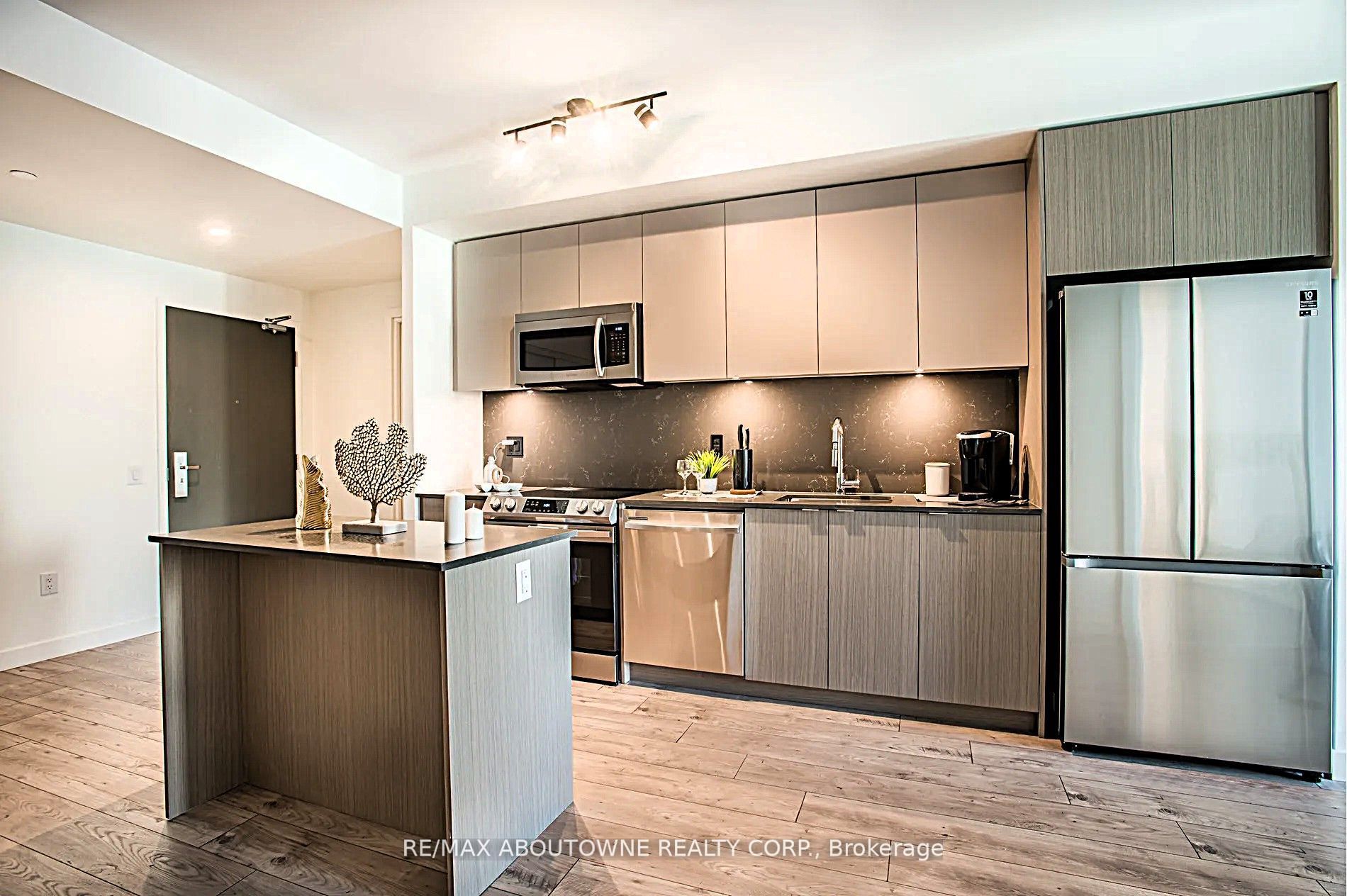 A0410 – 125 Bronte Road, Oakville