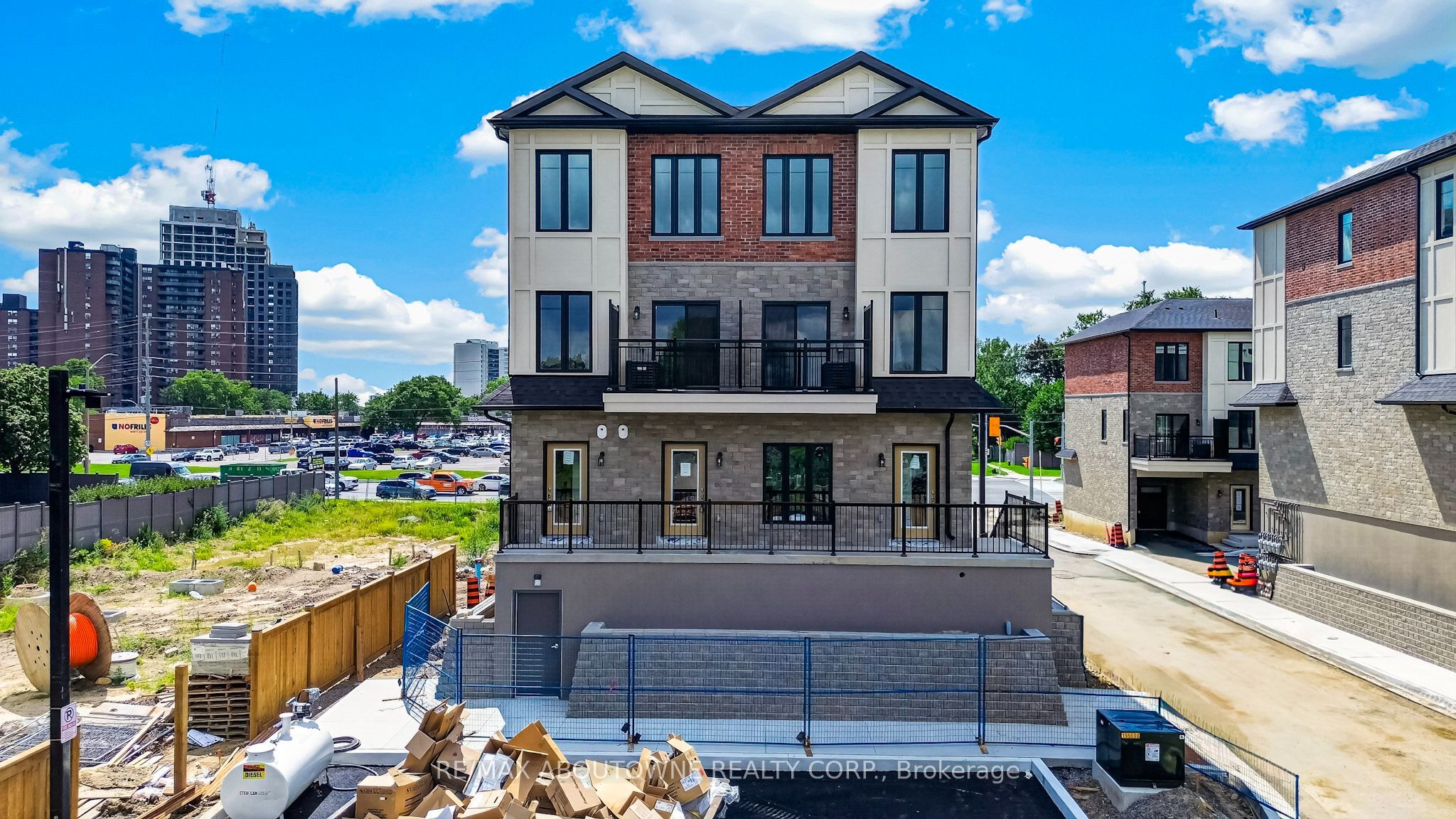 24 – 725 Front Royal Street, Mississauga ‣ W13745626 24 – 725 Front Royal Street, Mississauga ‣ W13745626