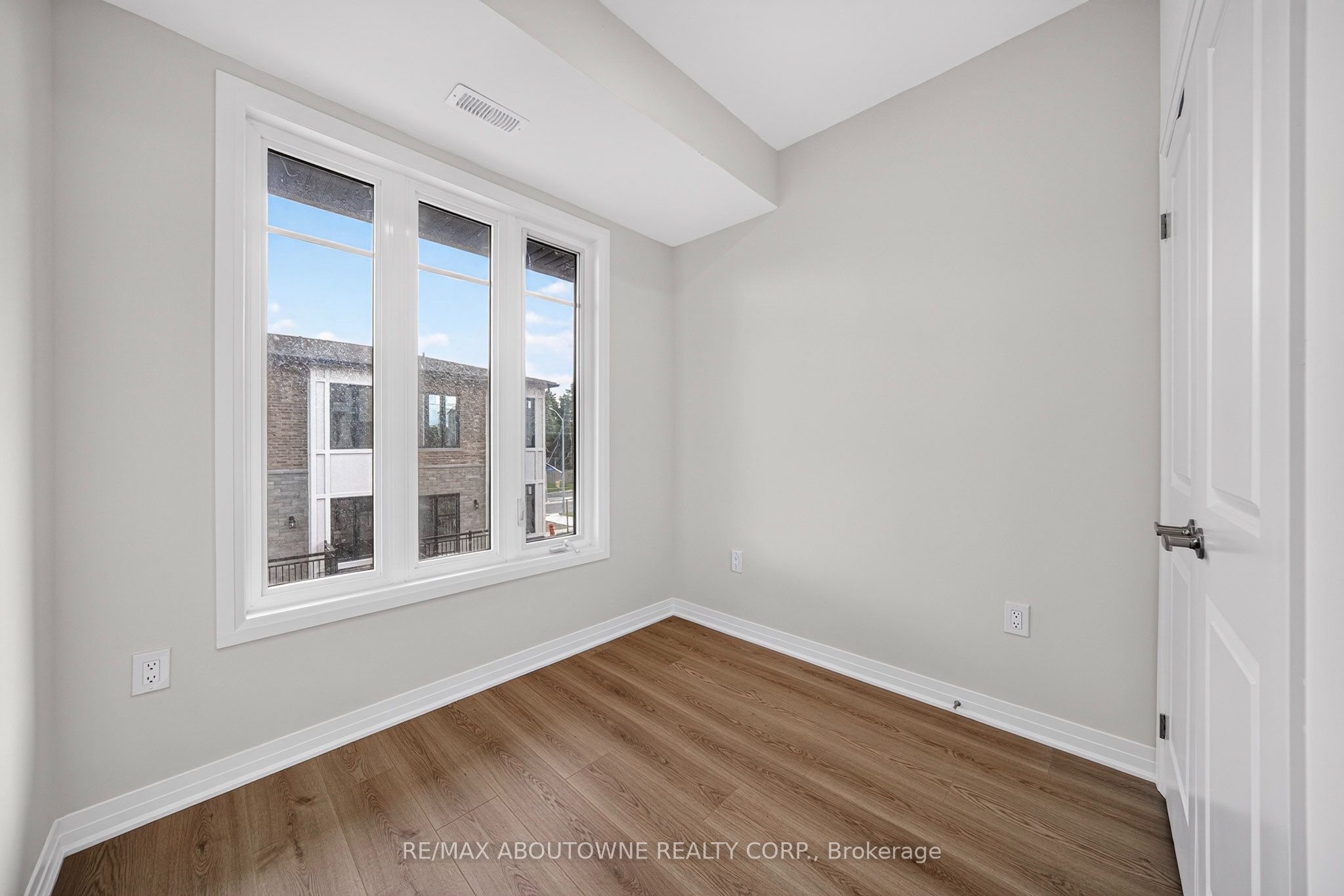 24 – 725 Front Royal Street, Mississauga ‣ W13745626 24 – 725 Front Royal Street, Mississauga ‣ W13745626