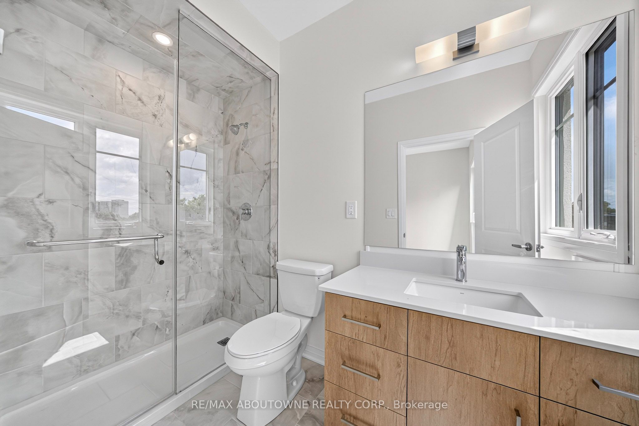 24 – 725 Front Royal Street, Mississauga ‣ W13745626 24 – 725 Front Royal Street, Mississauga ‣ W13745626