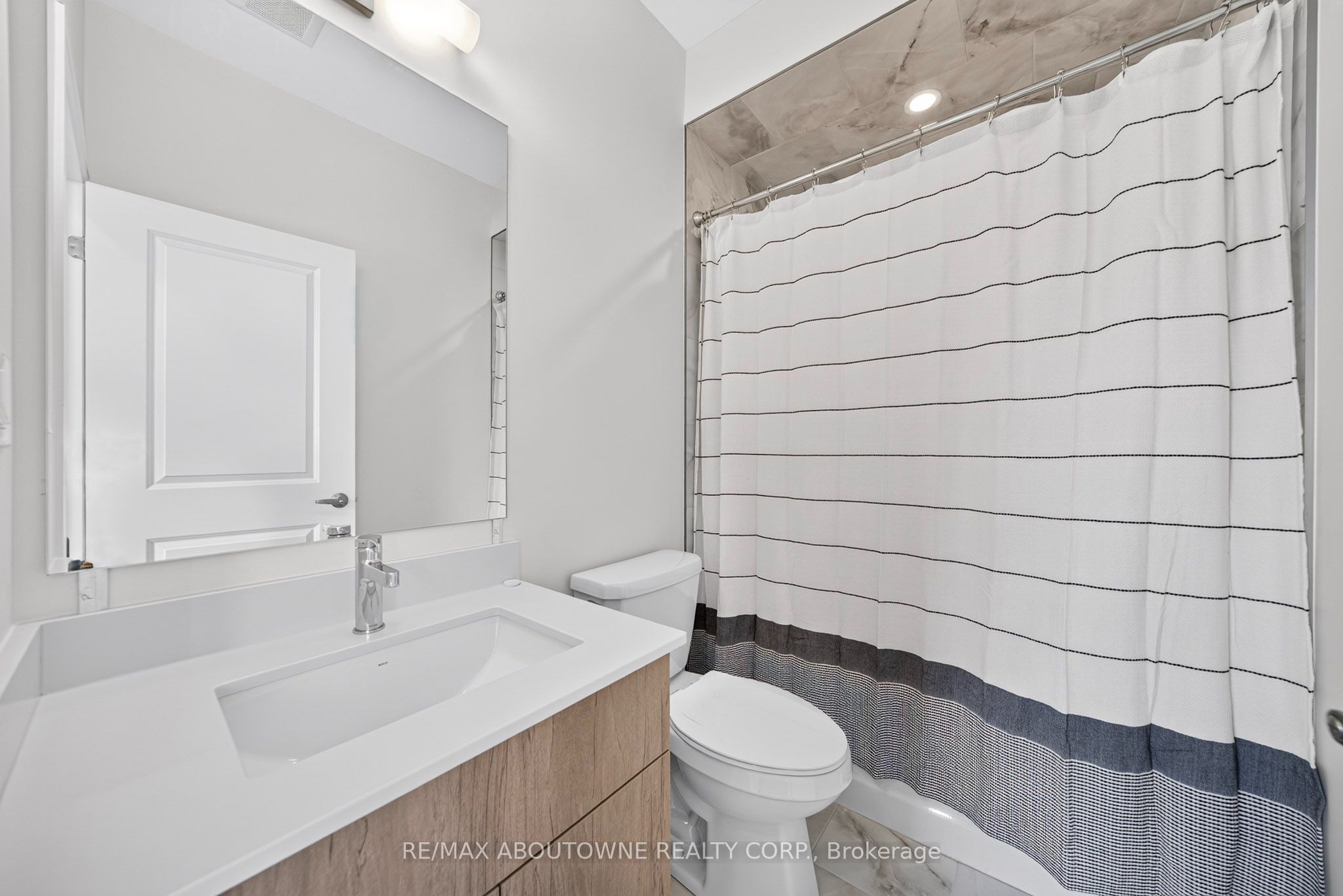24 – 725 Front Royal Street, Mississauga ‣ W13745626 24 – 725 Front Royal Street, Mississauga ‣ W13745626