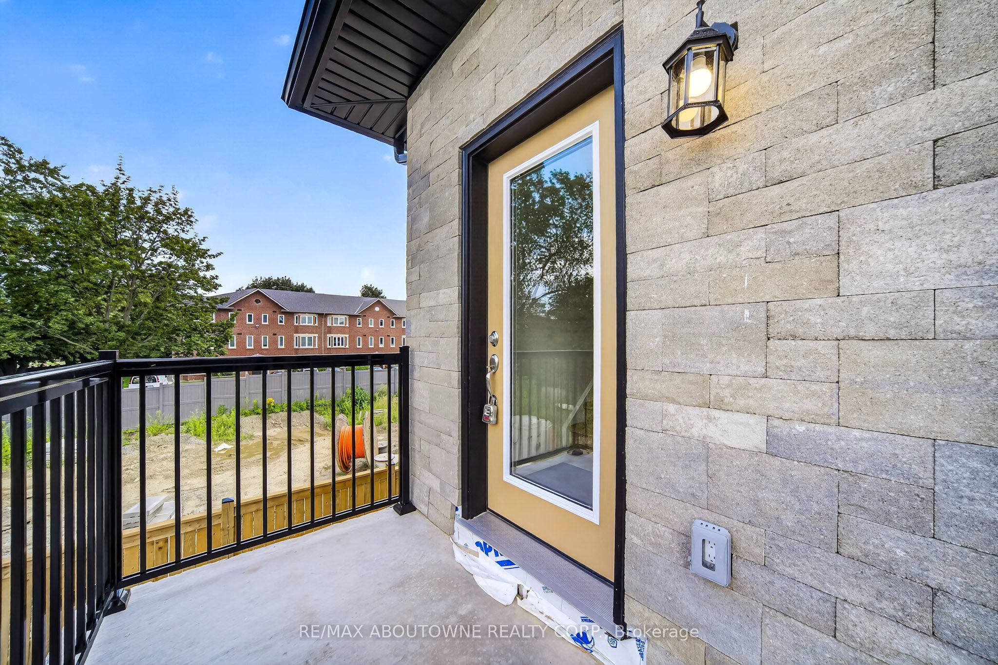 24 – 725 Front Royal Street, Mississauga ‣ W13745626 24 – 725 Front Royal Street, Mississauga ‣ W13745626