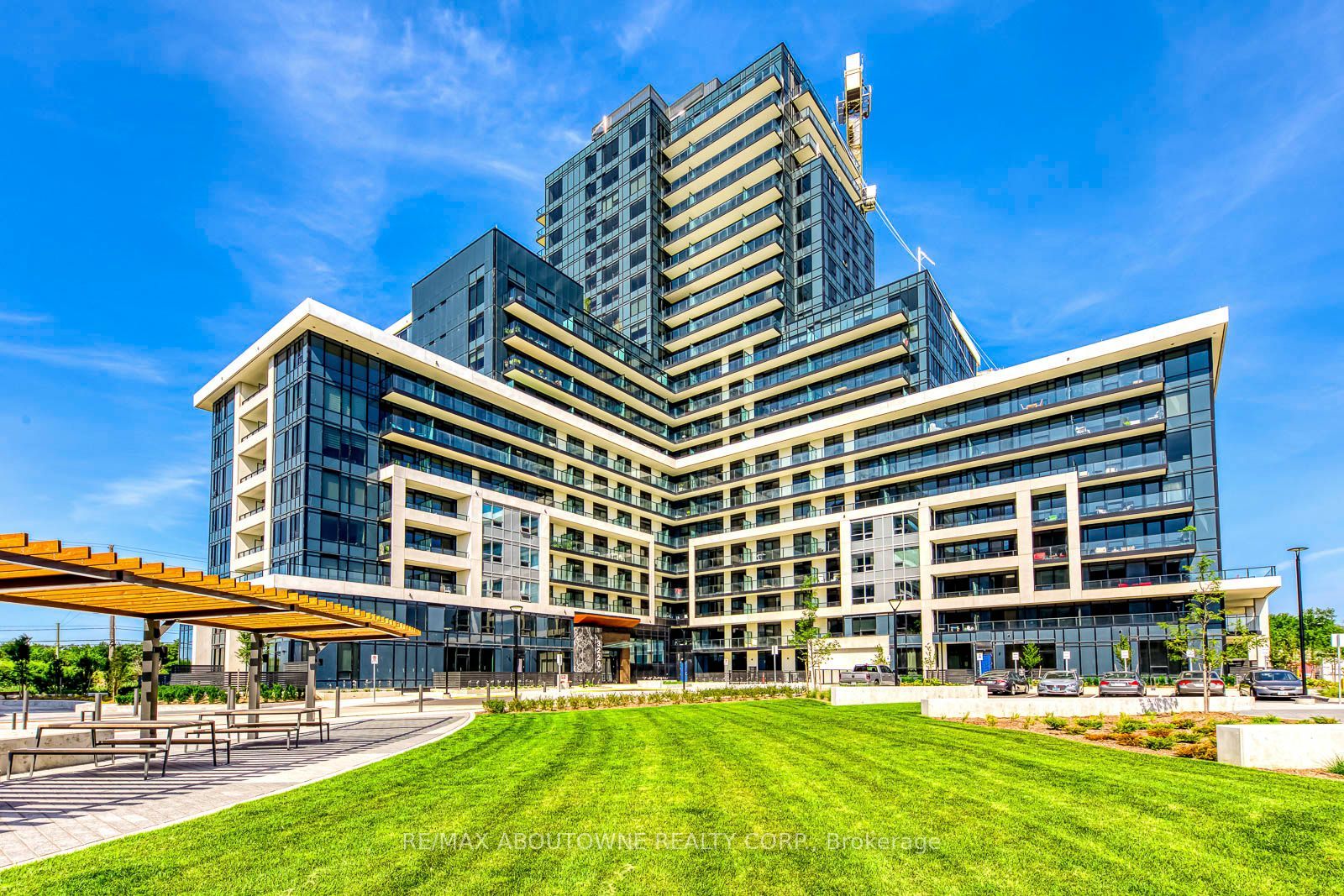 14 – 3220 William Coltson Avenue, Oakville