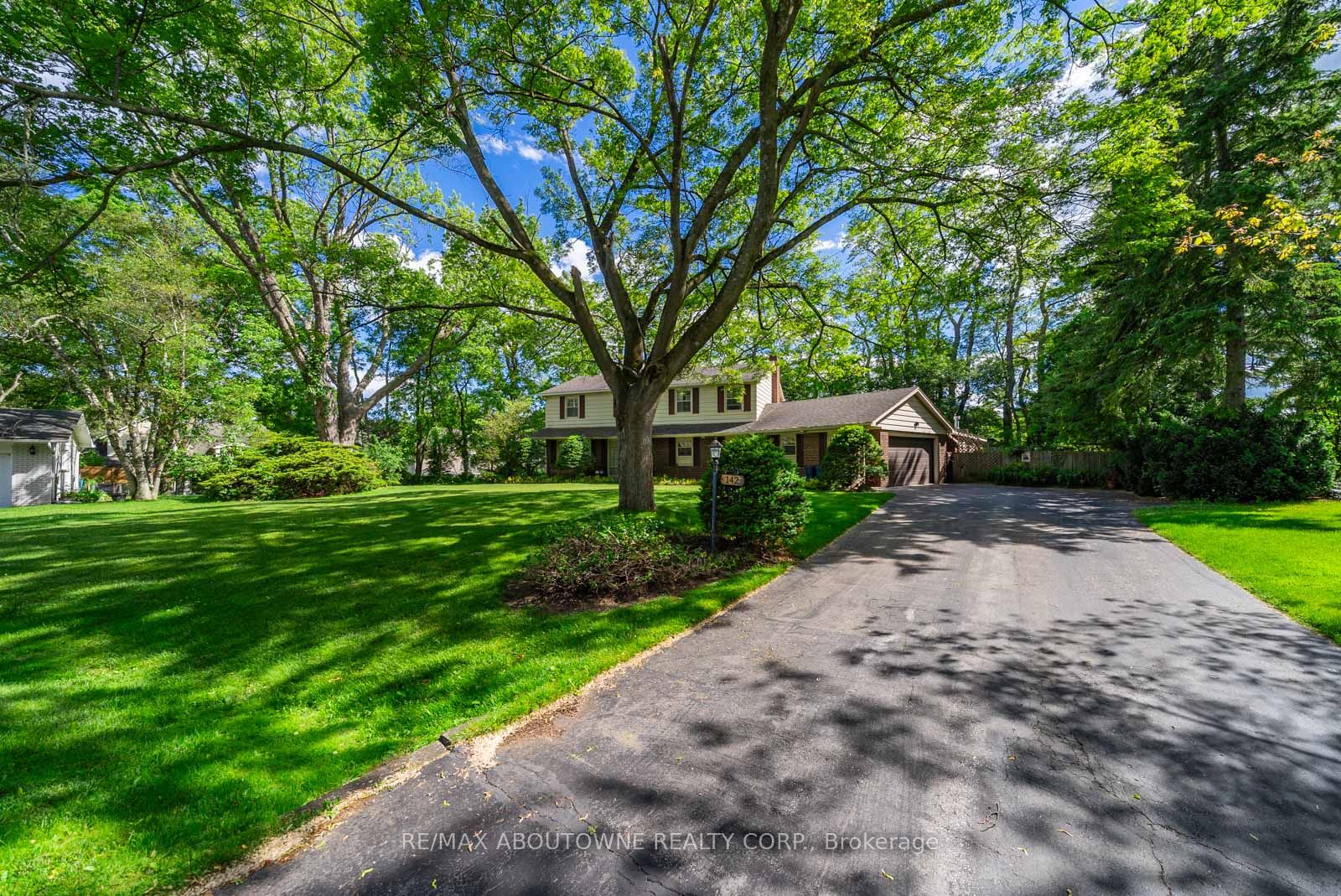 142 Abbey Court, Oakville