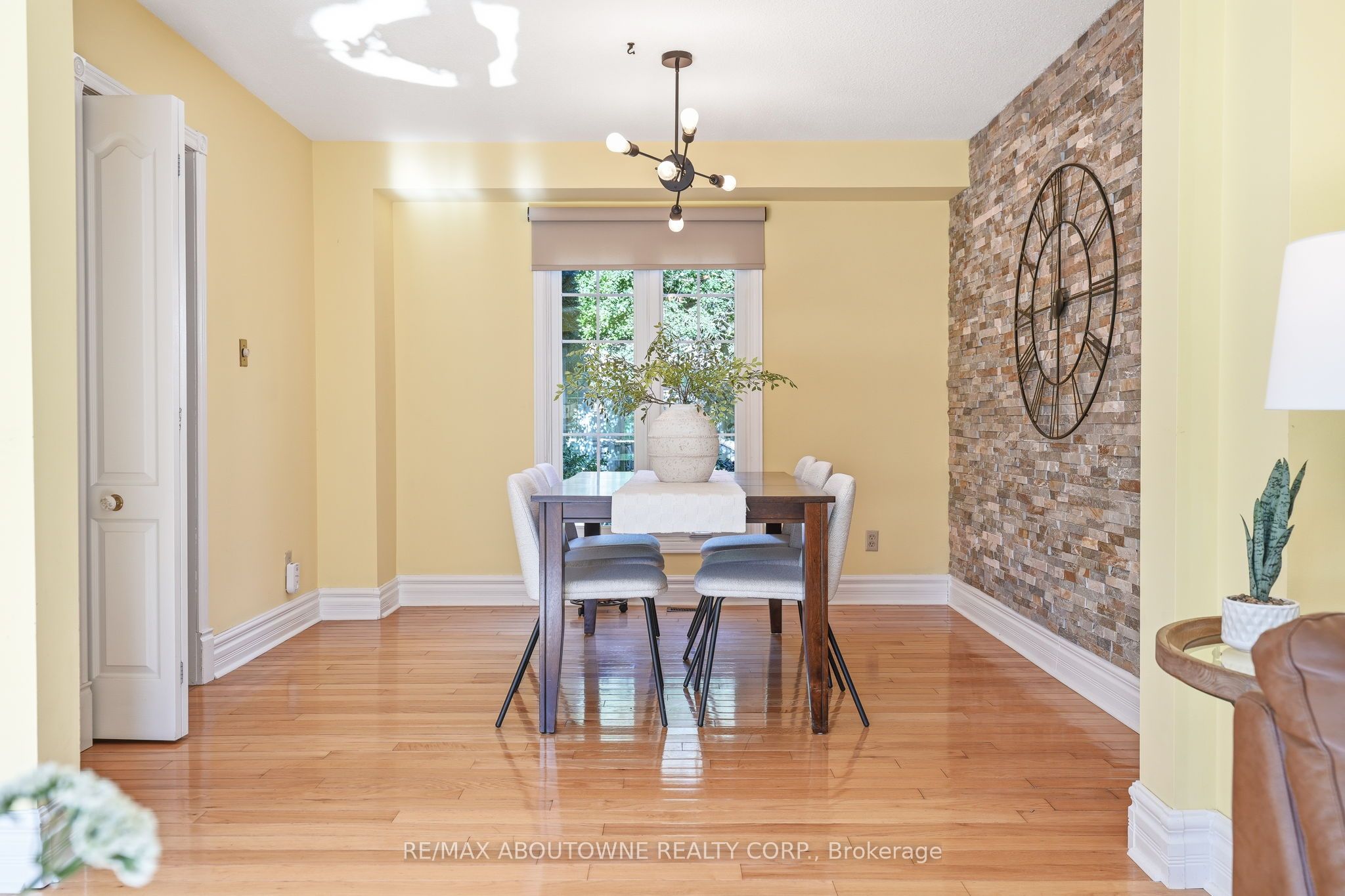 1177 Grand Boulevard, Oakville ‣ W13753610 1177 Grand Boulevard, Oakville ‣ W13753610