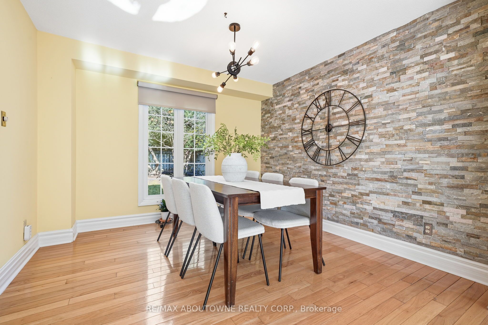 1177 Grand Boulevard, Oakville ‣ W13753610 1177 Grand Boulevard, Oakville ‣ W13753610
