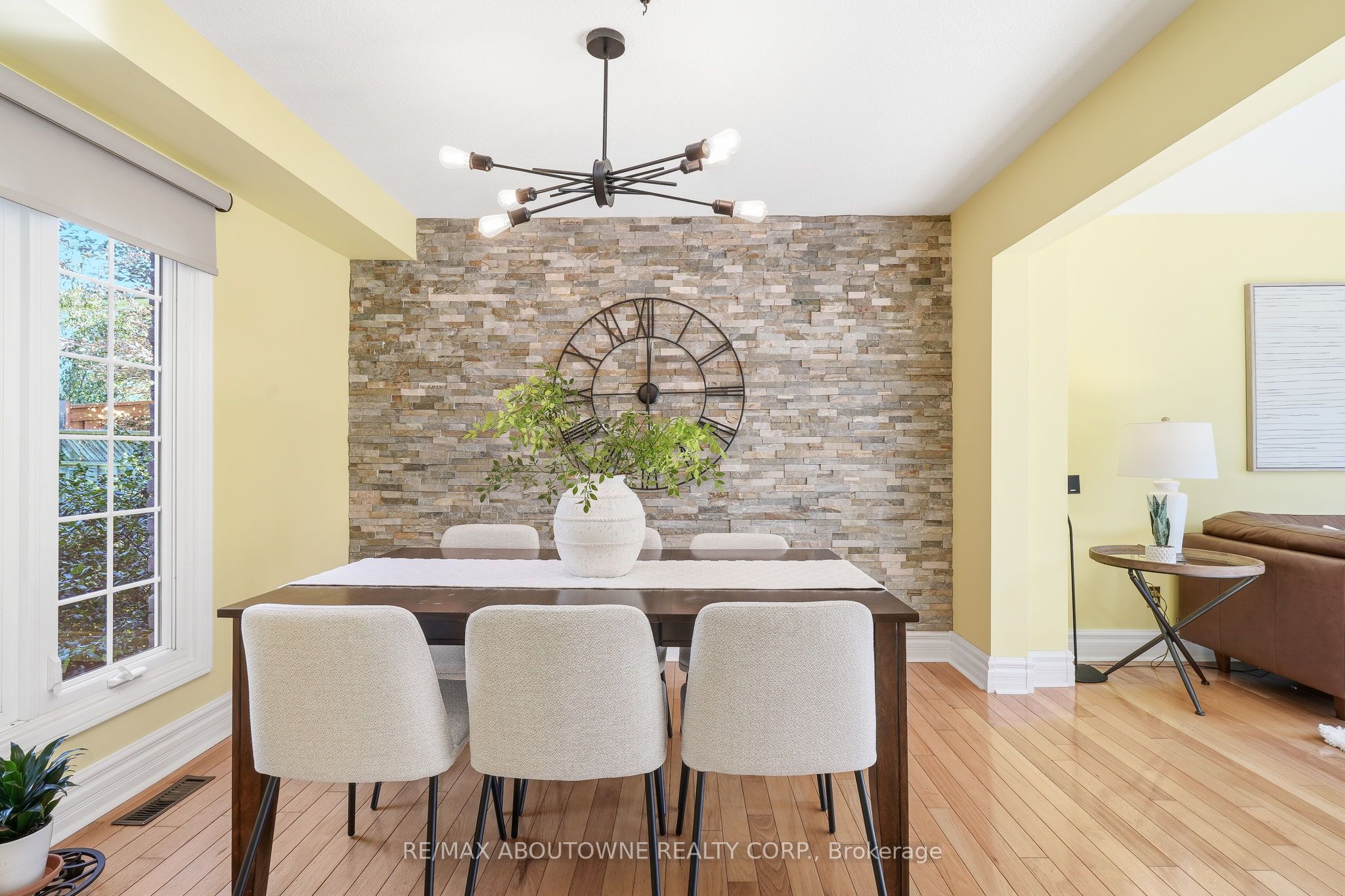 1177 Grand Boulevard, Oakville ‣ W13753610 1177 Grand Boulevard, Oakville ‣ W13753610