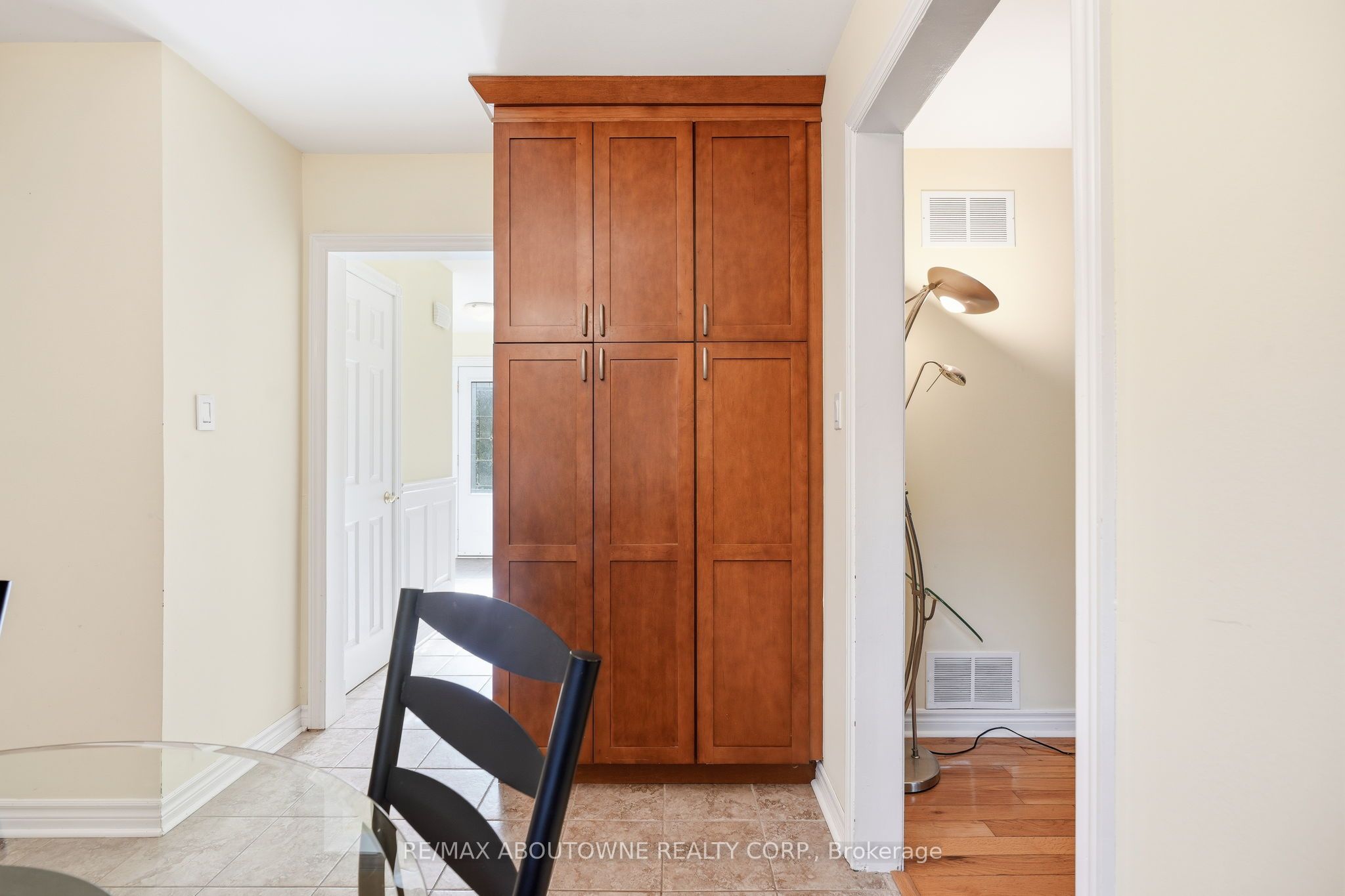 1177 Grand Boulevard, Oakville ‣ W13753610 1177 Grand Boulevard, Oakville ‣ W13753610