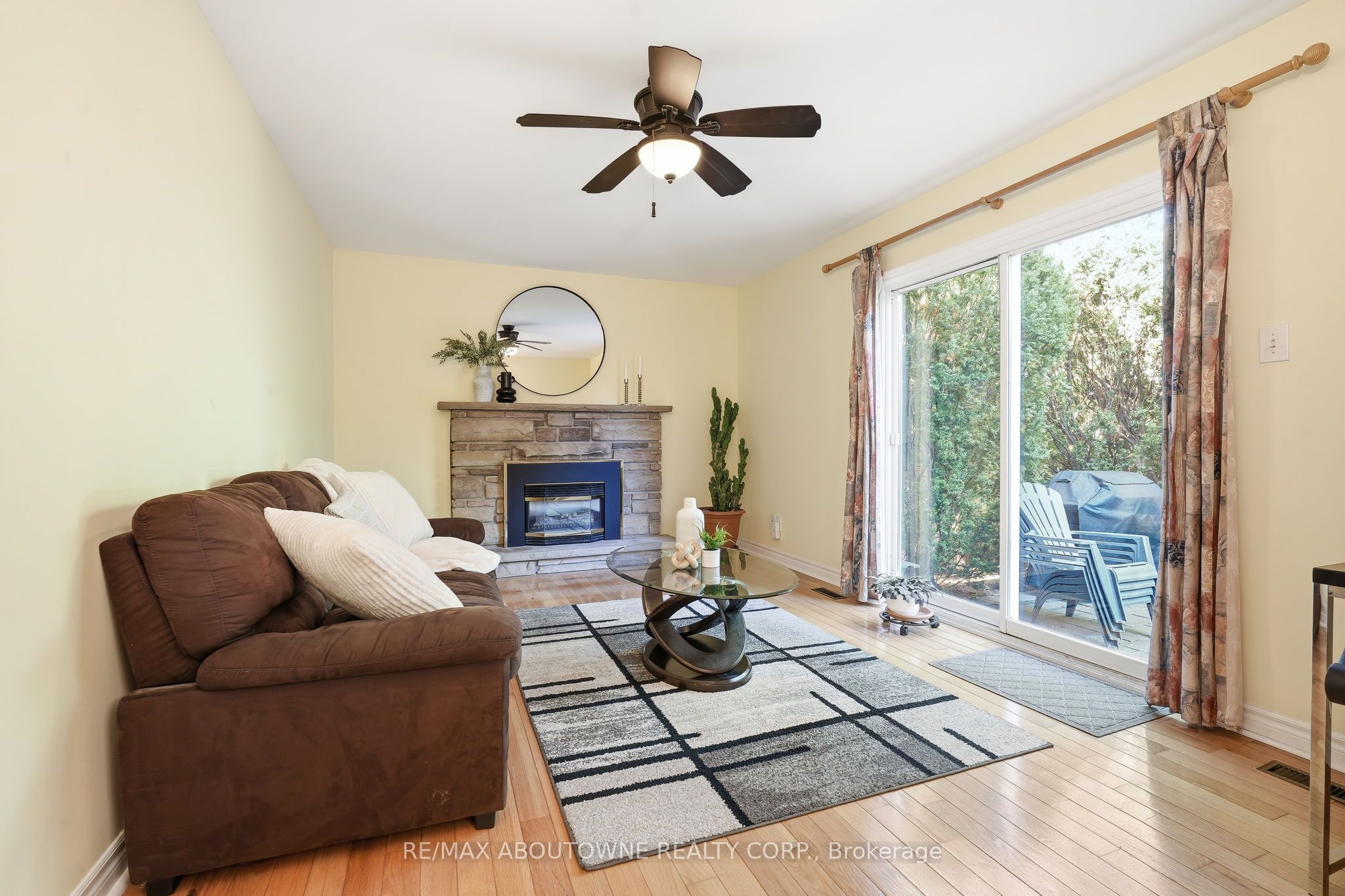 1177 Grand Boulevard, Oakville ‣ W13753610 1177 Grand Boulevard, Oakville ‣ W13753610