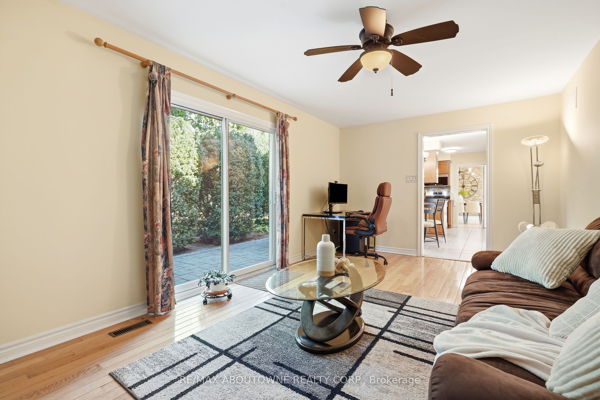 1177 Grand Boulevard, Oakville ‣ W13753610 1177 Grand Boulevard, Oakville ‣ W13753610