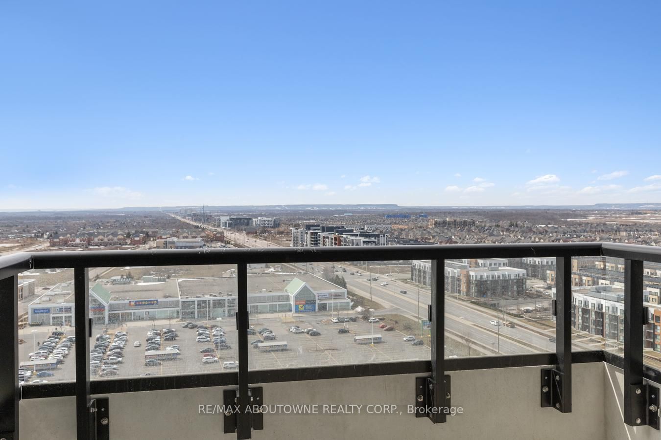 9 – 2481 Taunton Road, Oakville ‣ W13754392 9 – 2481 Taunton Road, Oakville ‣ W13754392