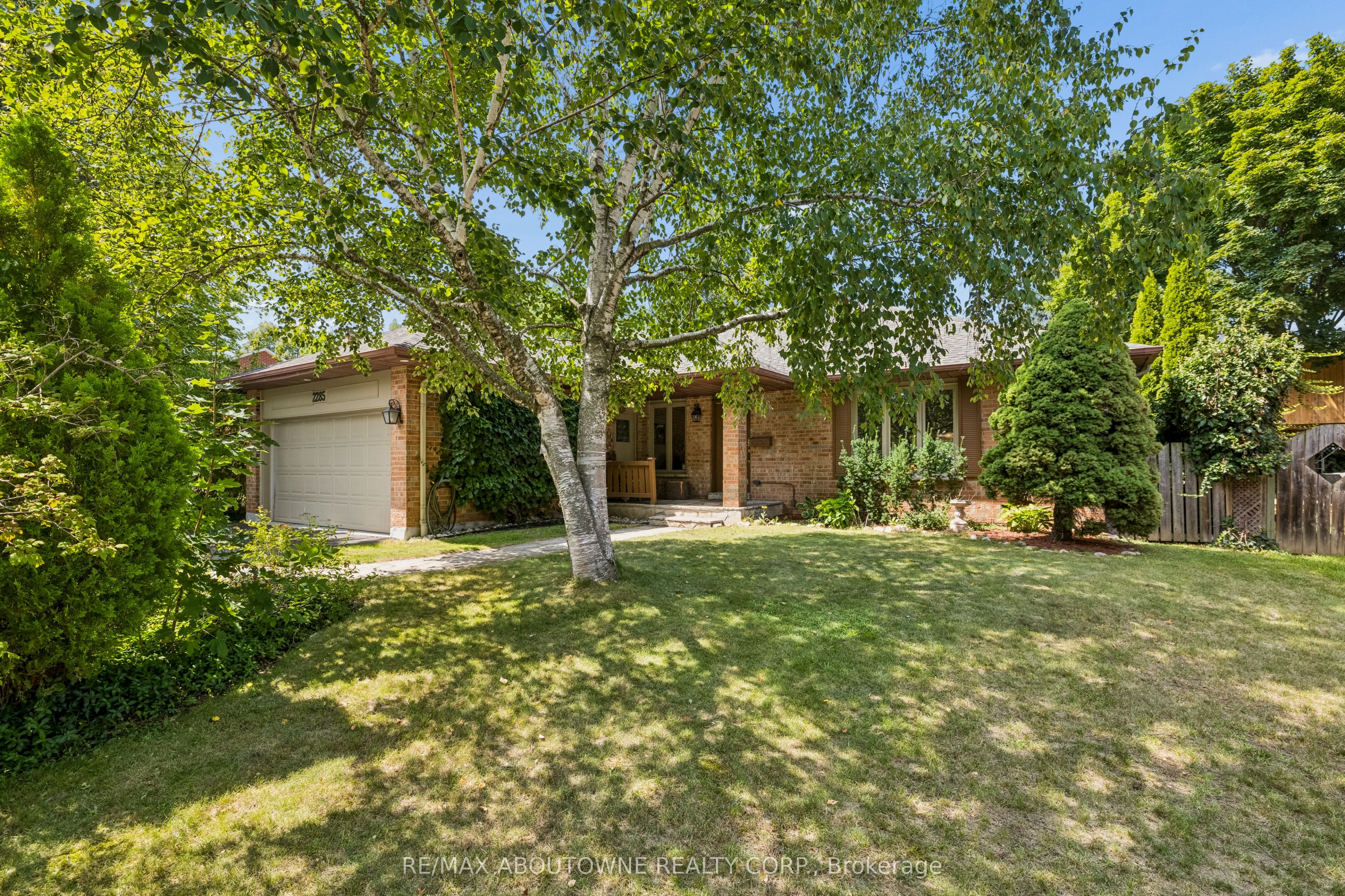 2285 Dunedin Road, Oakville ‣ W13755840 2285 Dunedin Road, Oakville ‣ W13755840