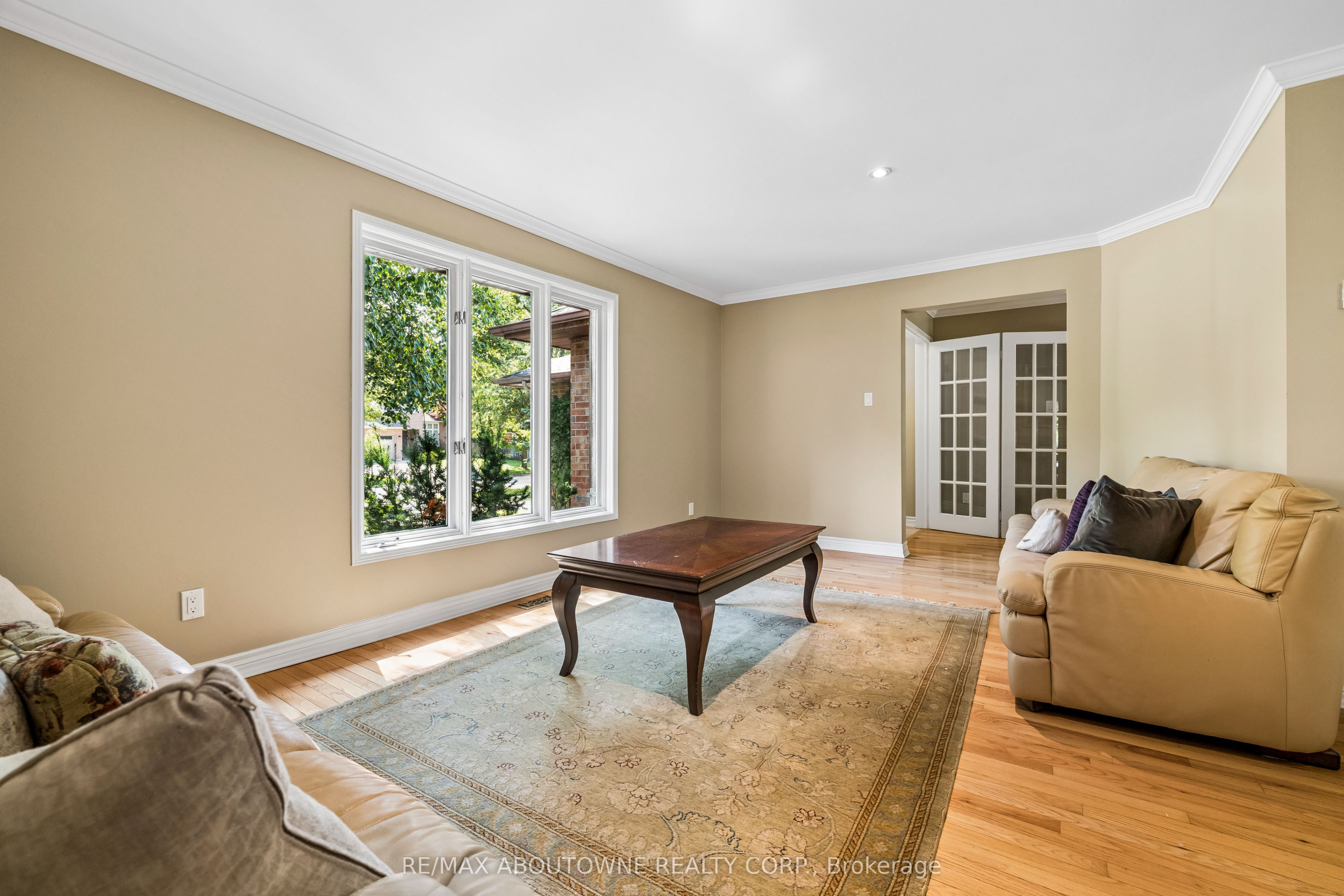 2285 Dunedin Road, Oakville ‣ W13755840 2285 Dunedin Road, Oakville ‣ W13755840