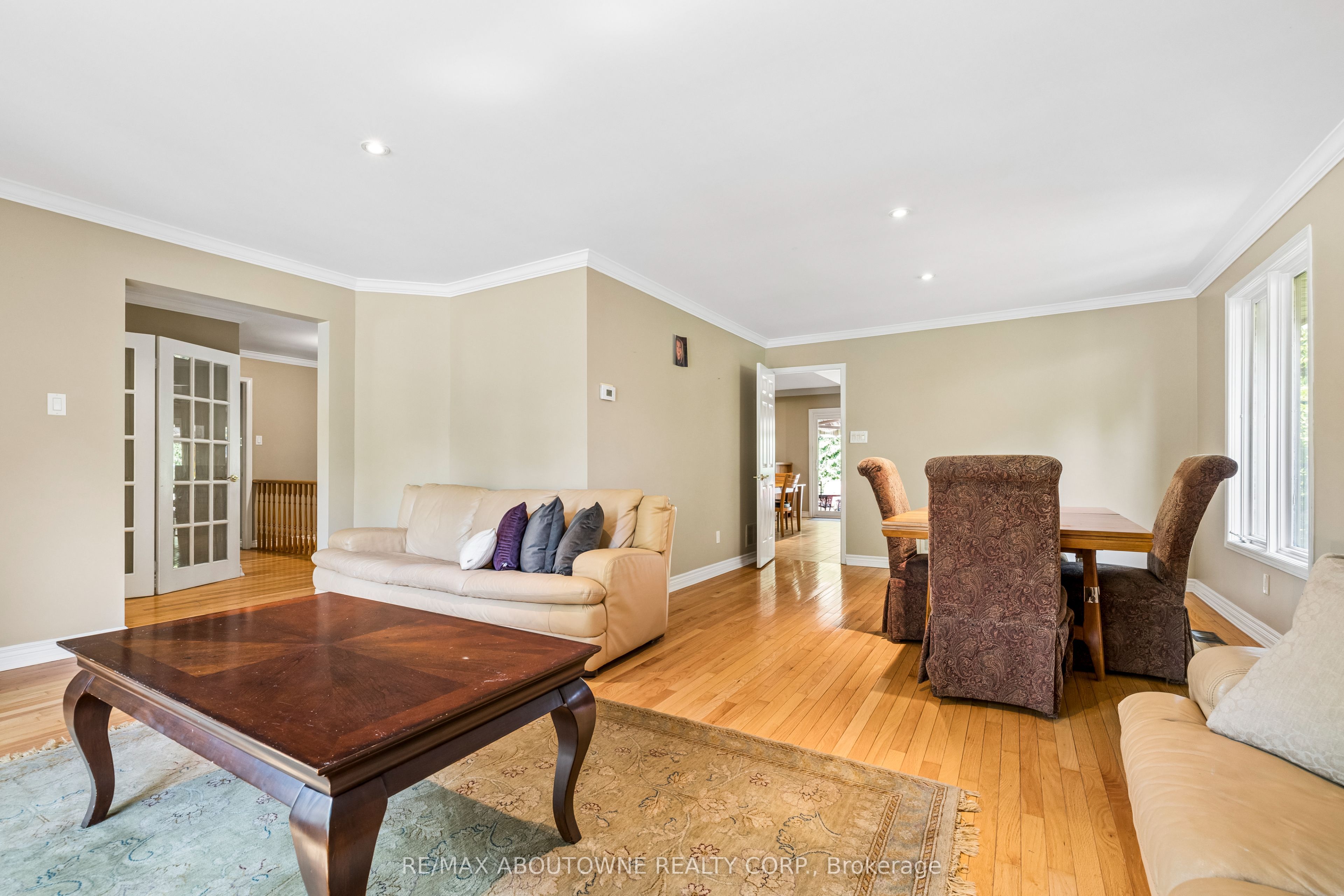 2285 Dunedin Road, Oakville ‣ W13755840 2285 Dunedin Road, Oakville ‣ W13755840