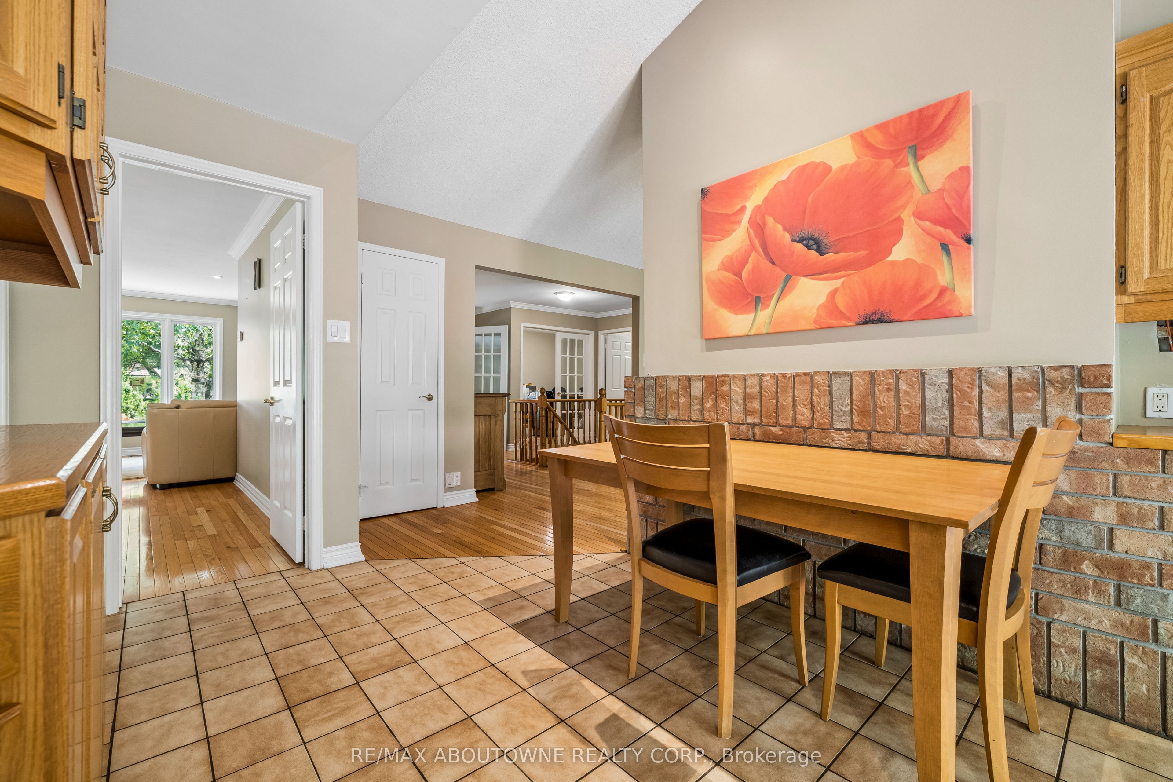 2285 Dunedin Road, Oakville ‣ W13755840 2285 Dunedin Road, Oakville ‣ W13755840