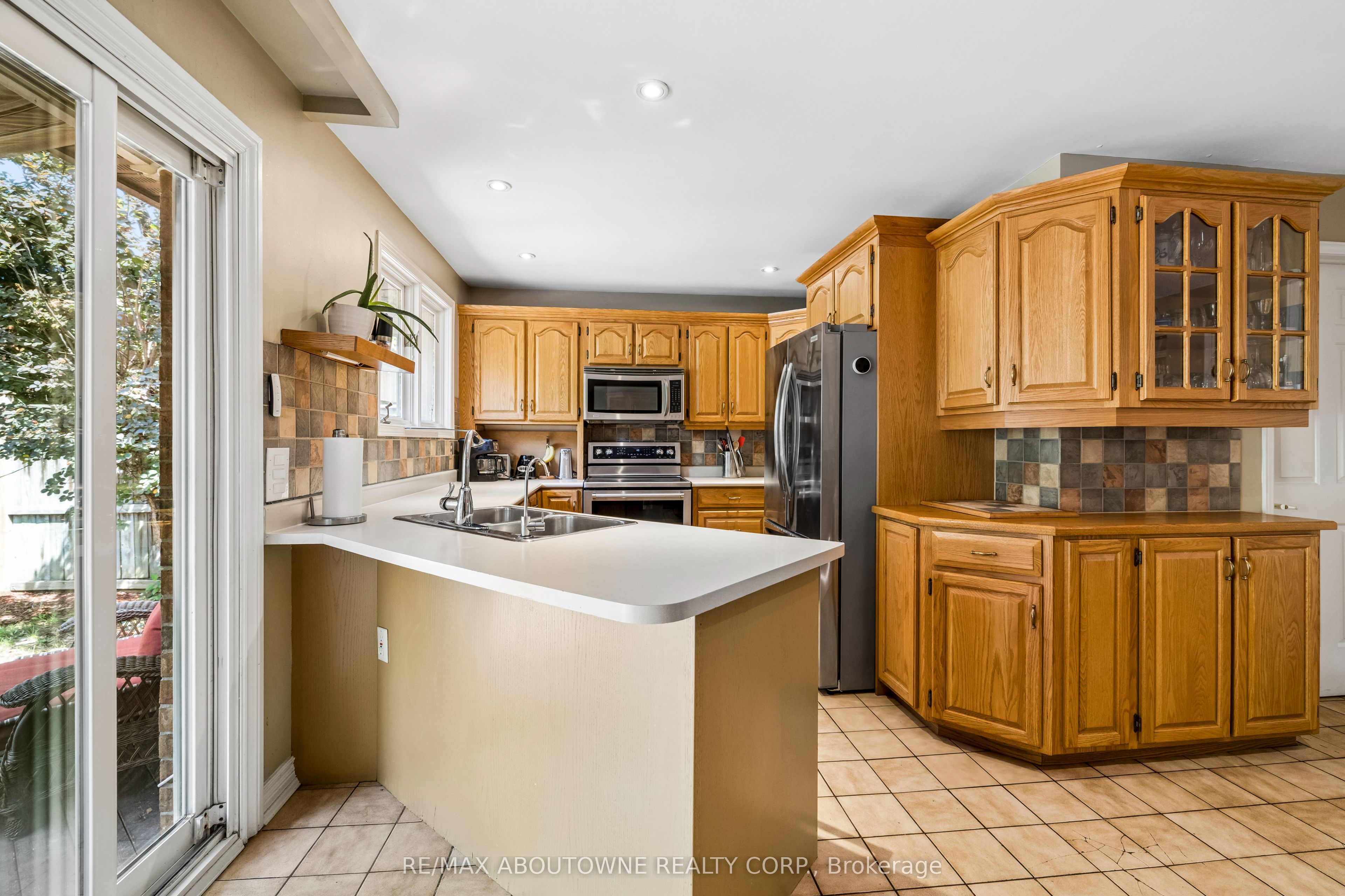 2285 Dunedin Road, Oakville ‣ W13755840 2285 Dunedin Road, Oakville ‣ W13755840
