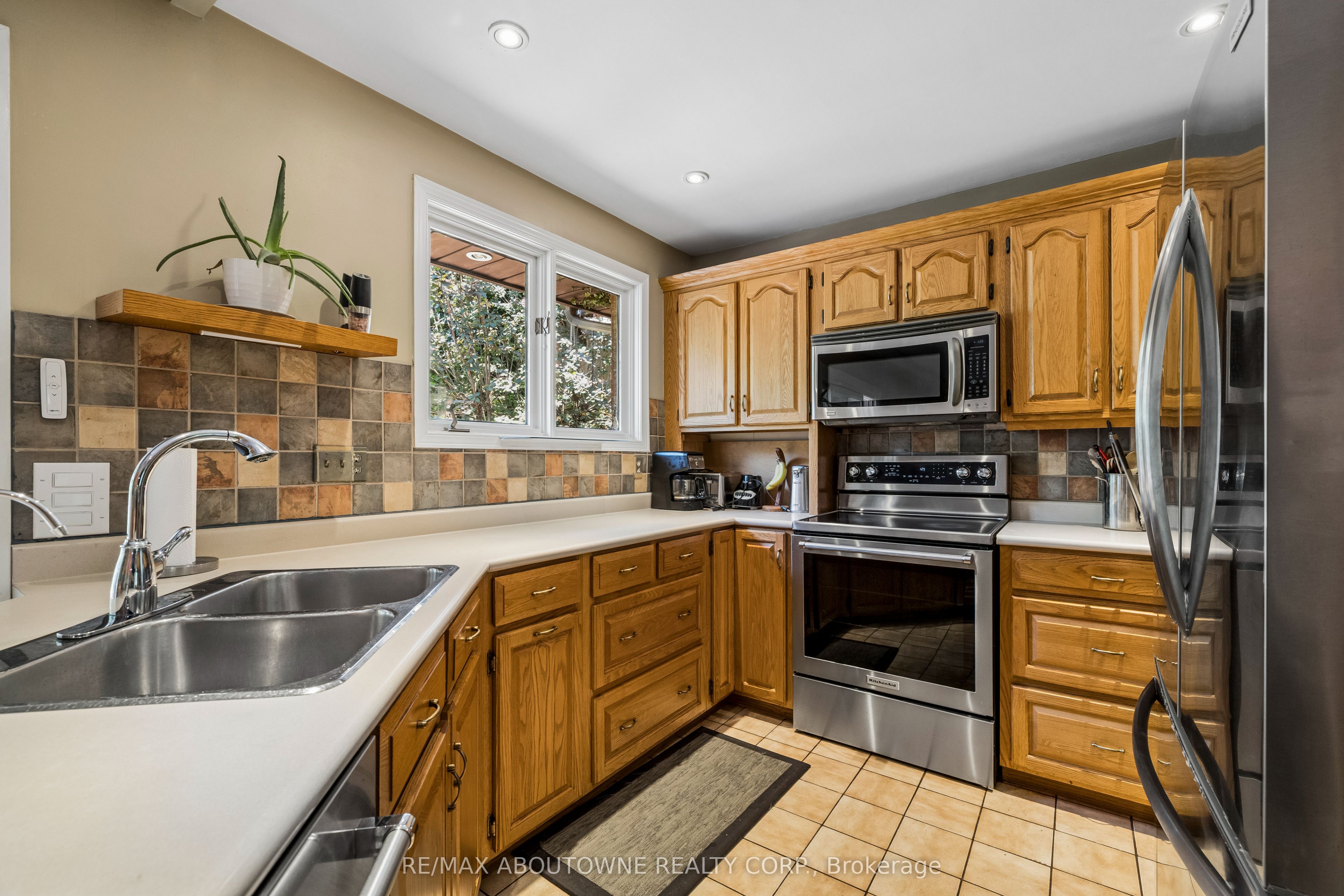 2285 Dunedin Road, Oakville ‣ W13755840 2285 Dunedin Road, Oakville ‣ W13755840