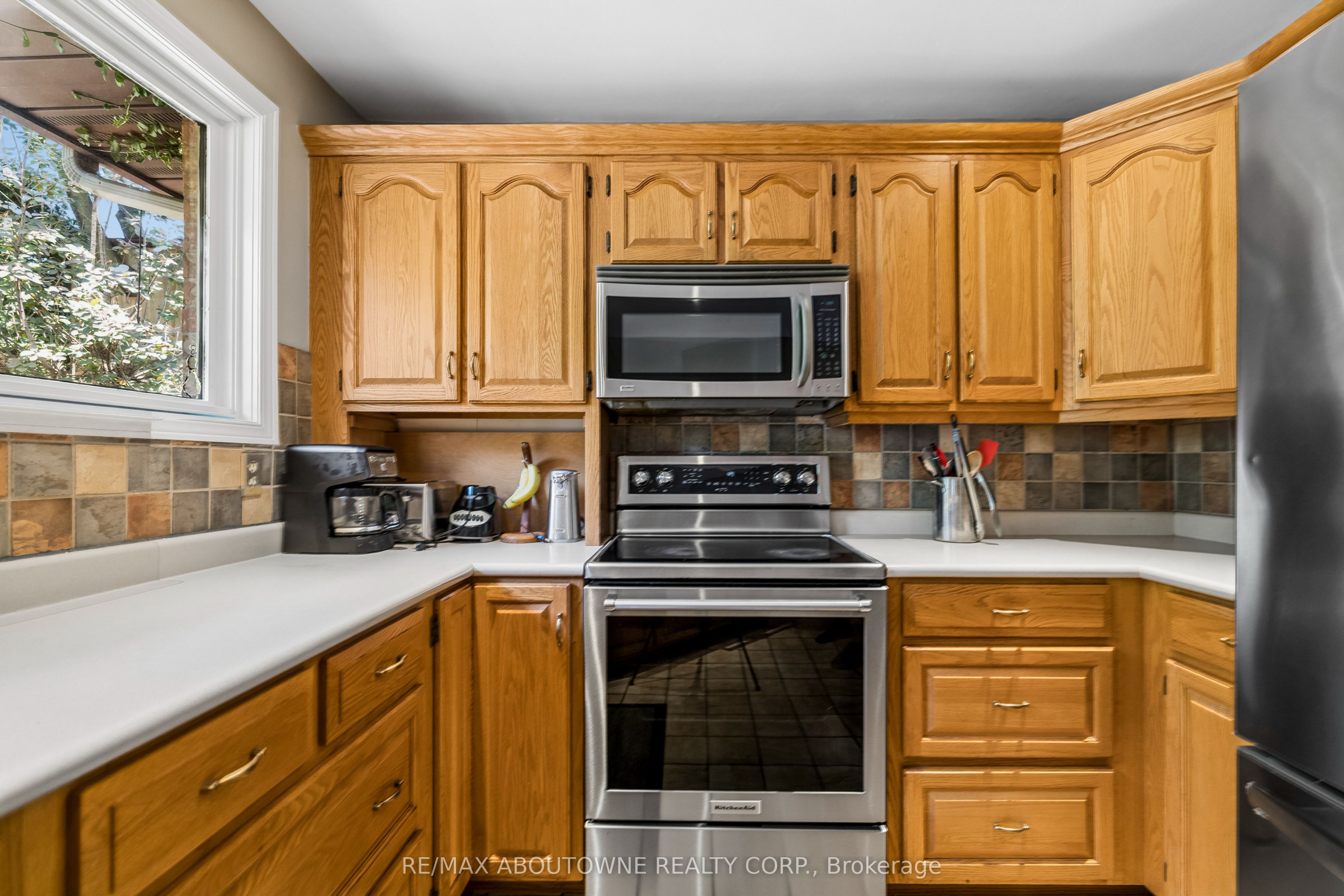 2285 Dunedin Road, Oakville ‣ W13755840 2285 Dunedin Road, Oakville ‣ W13755840