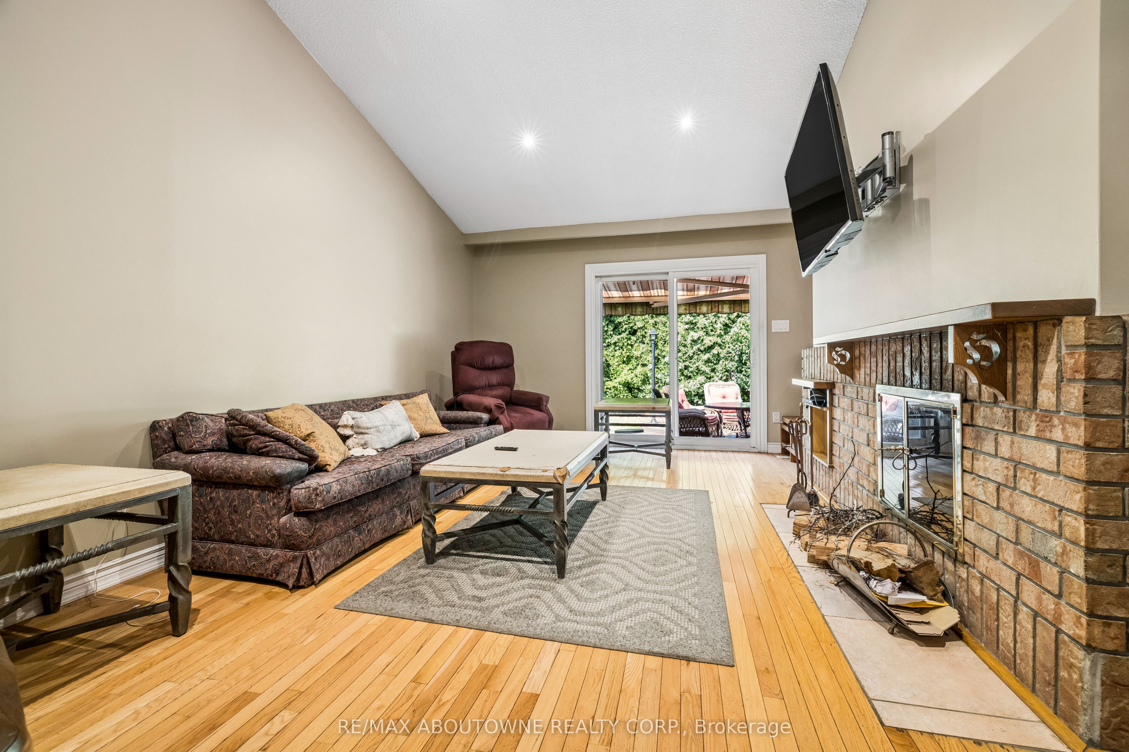 2285 Dunedin Road, Oakville ‣ W13755840 2285 Dunedin Road, Oakville ‣ W13755840