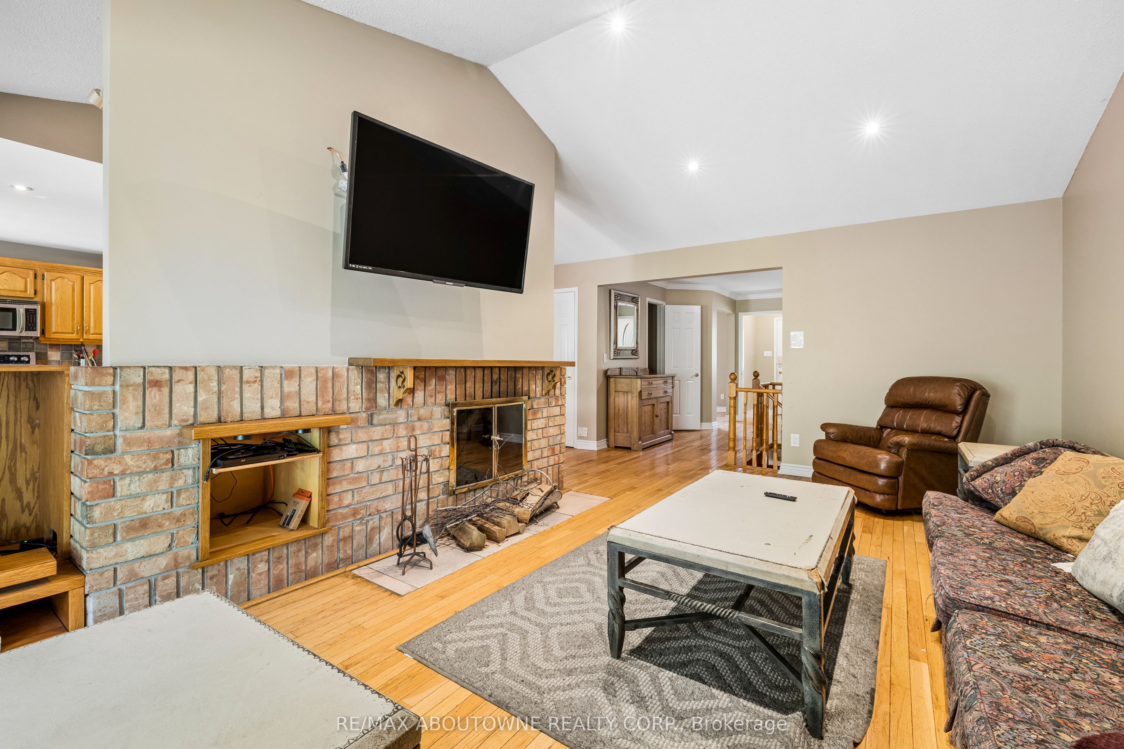 2285 Dunedin Road, Oakville ‣ W13755840 2285 Dunedin Road, Oakville ‣ W13755840
