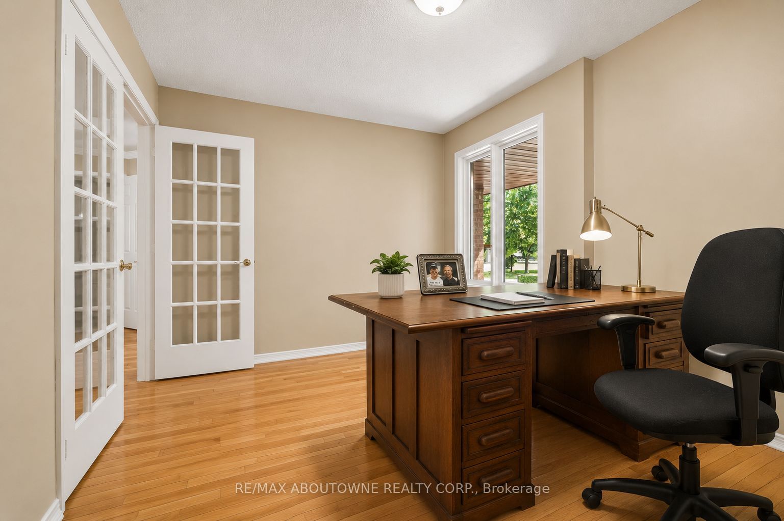 2285 Dunedin Road, Oakville ‣ W13755840 2285 Dunedin Road, Oakville ‣ W13755840