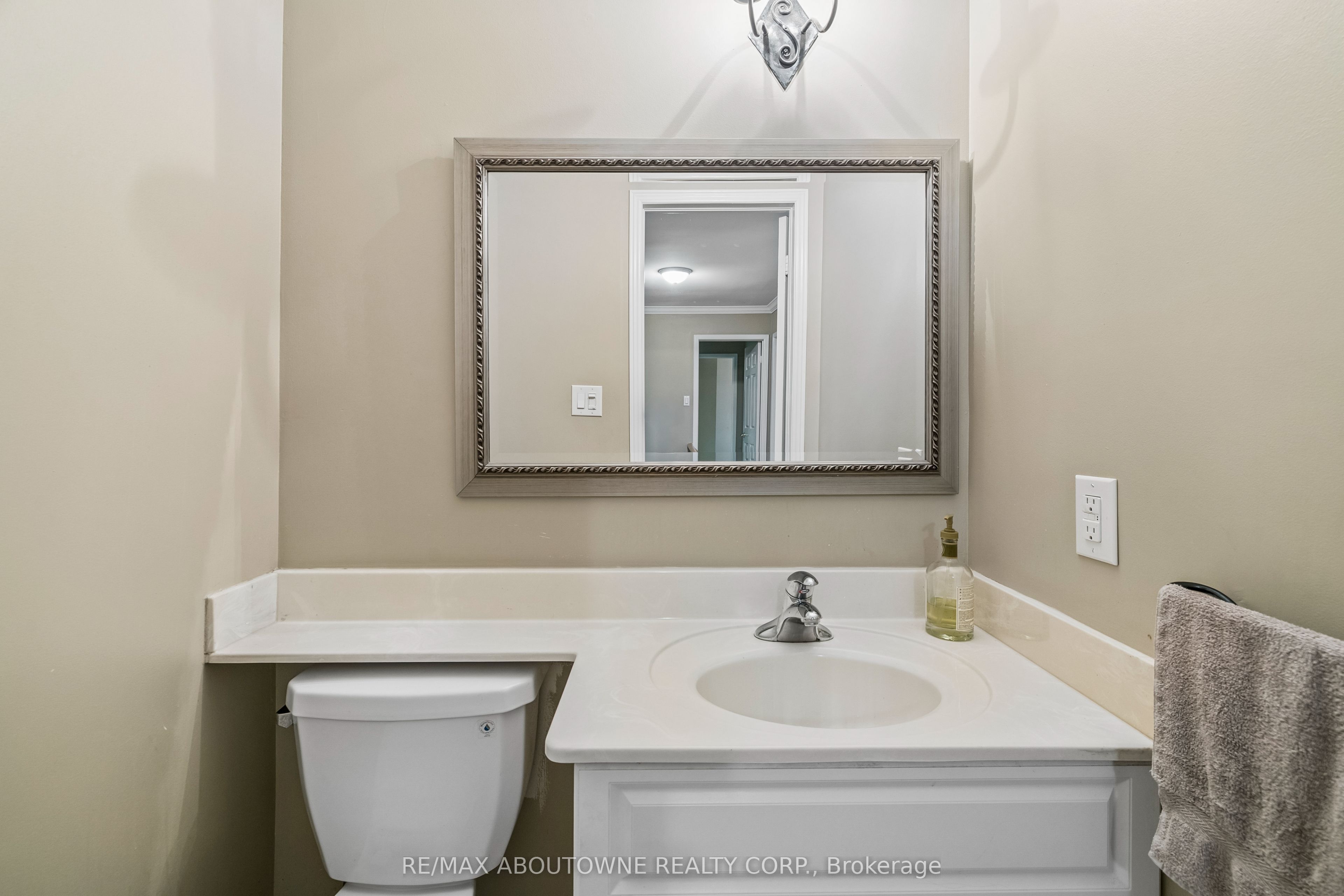 2285 Dunedin Road, Oakville ‣ W13755840 2285 Dunedin Road, Oakville ‣ W13755840