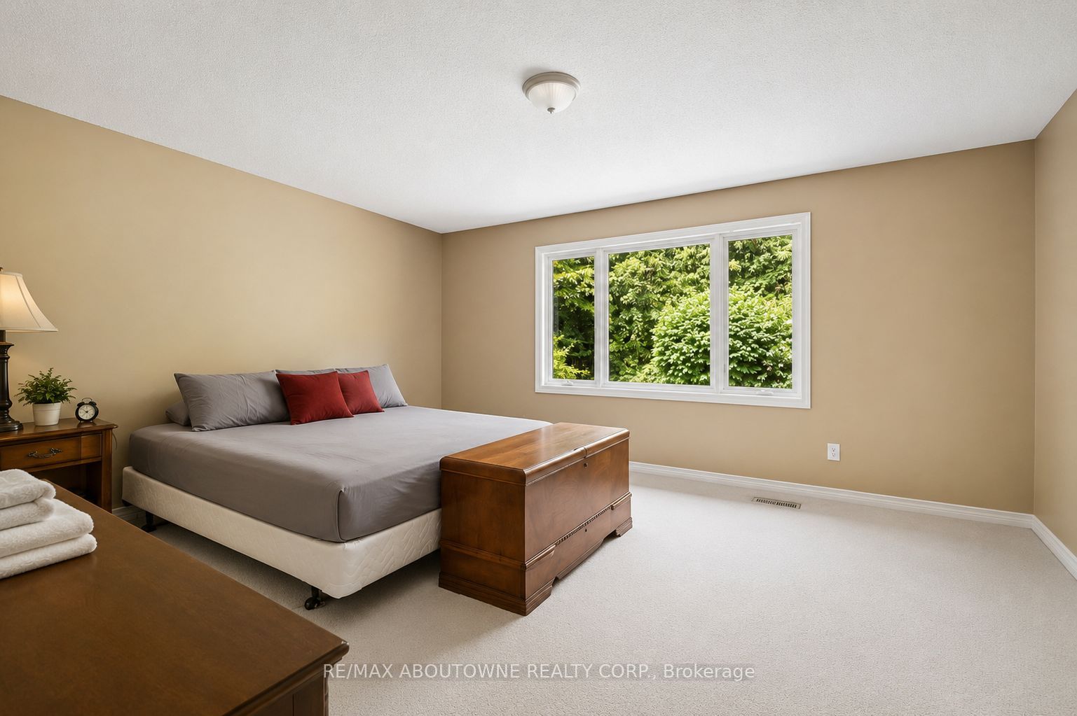 2285 Dunedin Road, Oakville ‣ W13755840 2285 Dunedin Road, Oakville ‣ W13755840