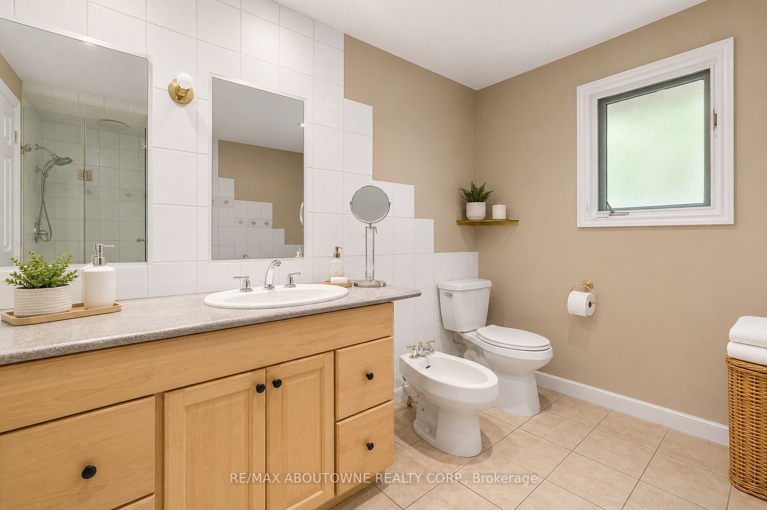 2285 Dunedin Road, Oakville ‣ W13755840 2285 Dunedin Road, Oakville ‣ W13755840