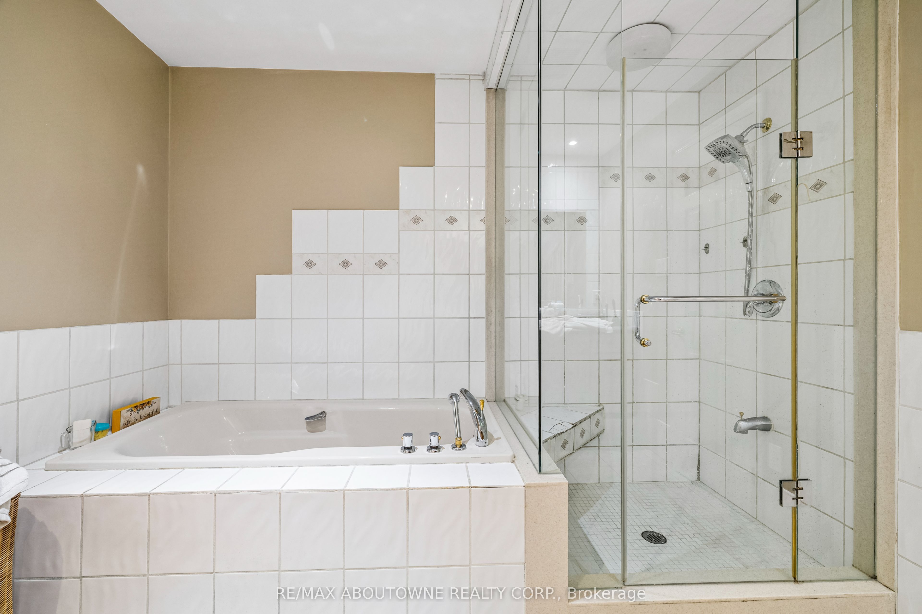 2285 Dunedin Road, Oakville ‣ W13755840 2285 Dunedin Road, Oakville ‣ W13755840
