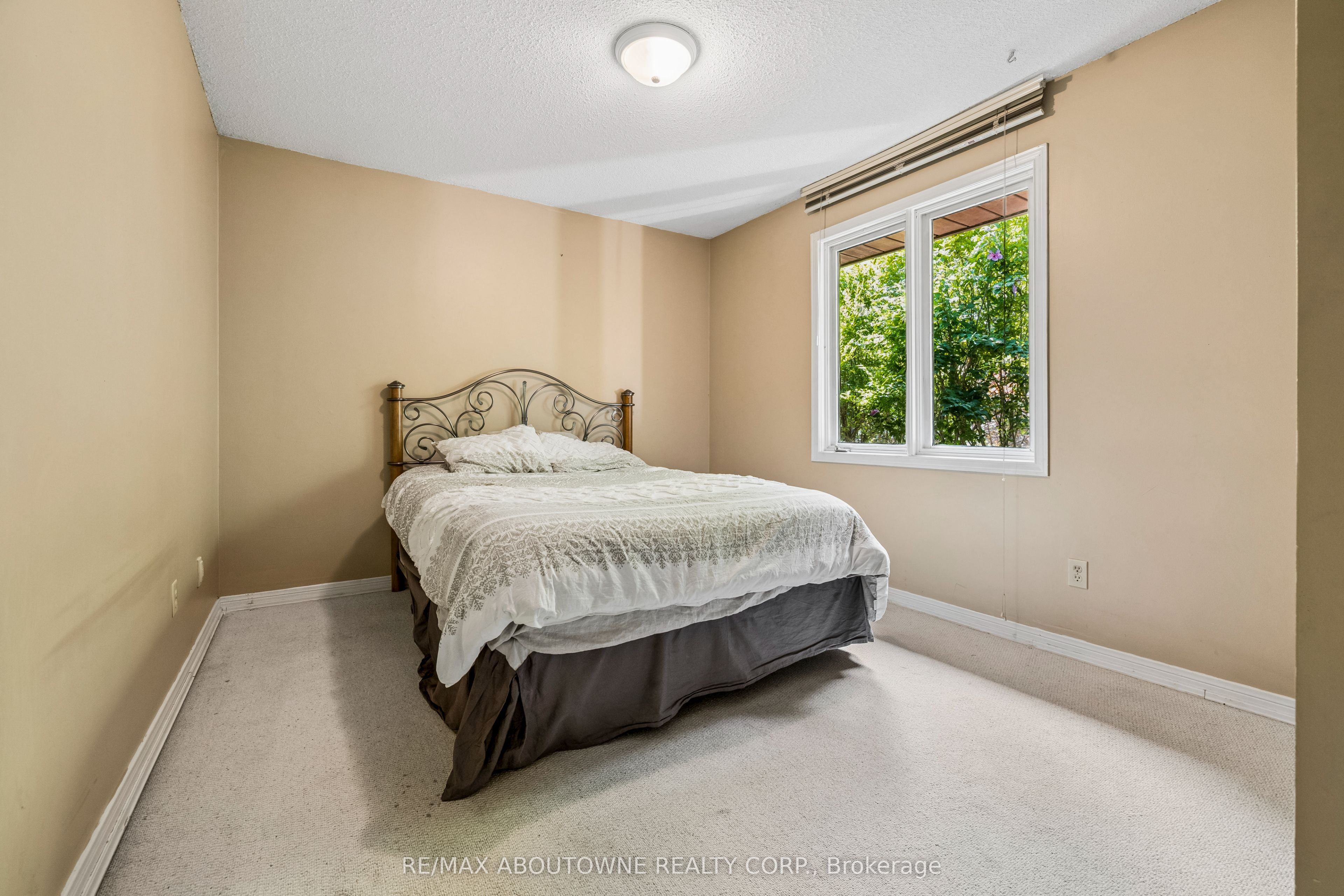 2285 Dunedin Road, Oakville ‣ W13755840 2285 Dunedin Road, Oakville ‣ W13755840