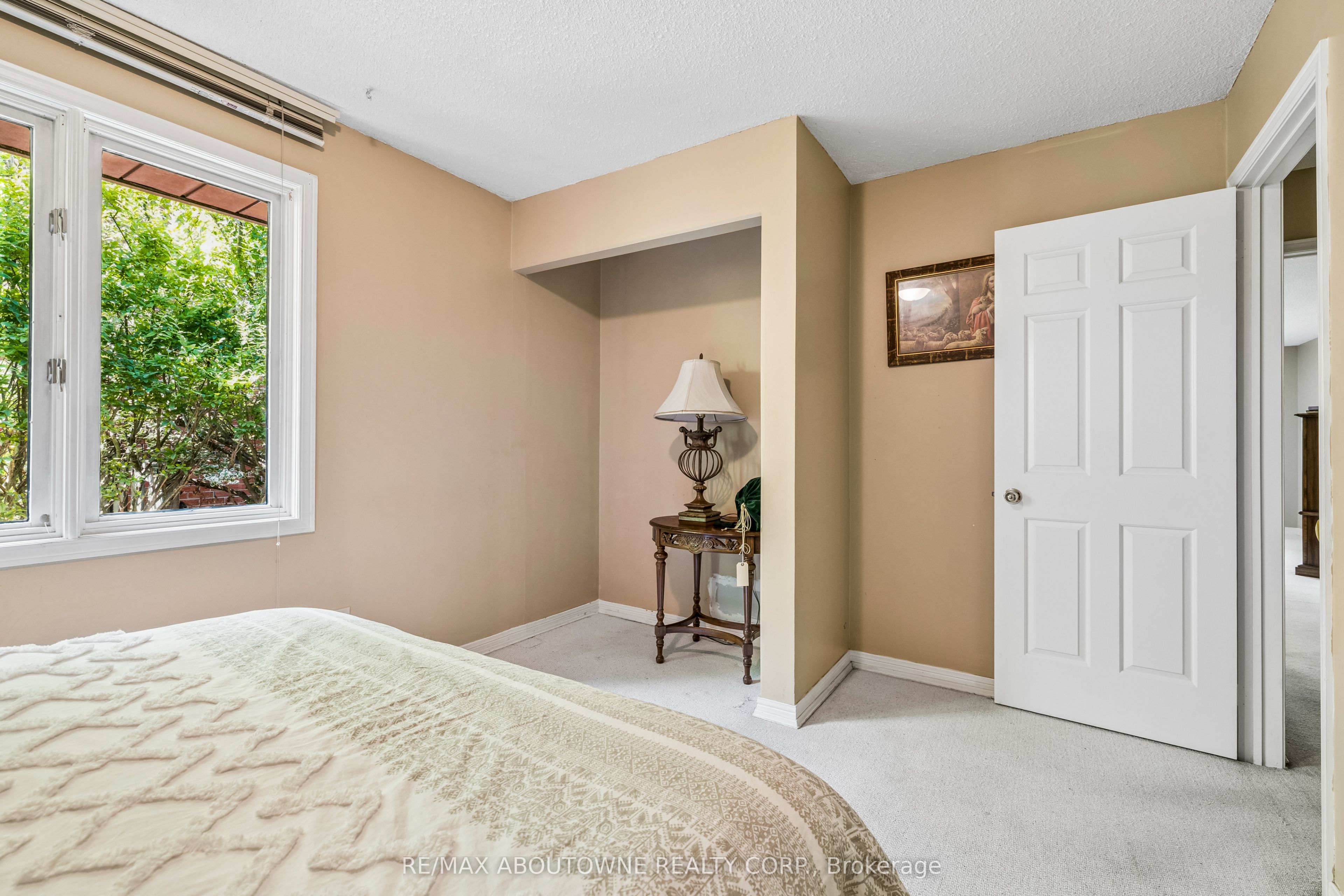 2285 Dunedin Road, Oakville ‣ W13755840 2285 Dunedin Road, Oakville ‣ W13755840