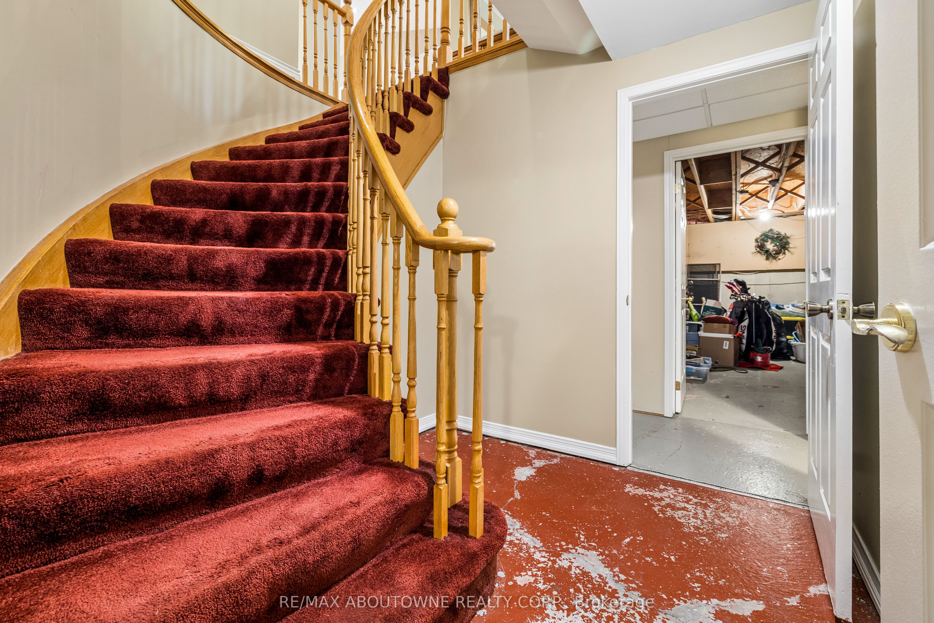 2285 Dunedin Road, Oakville ‣ W13755840 2285 Dunedin Road, Oakville ‣ W13755840