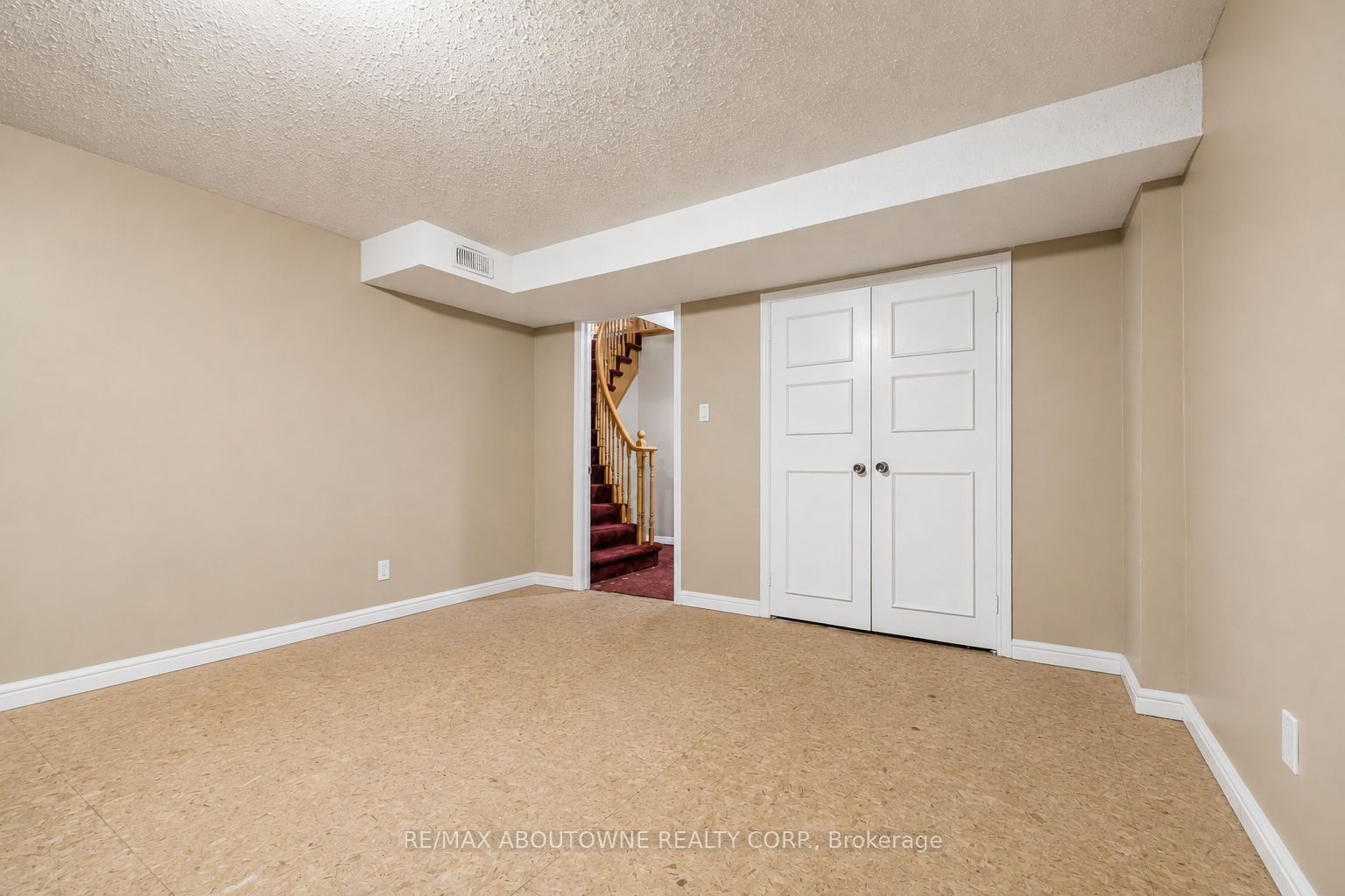 2285 Dunedin Road, Oakville ‣ W13755840 2285 Dunedin Road, Oakville ‣ W13755840