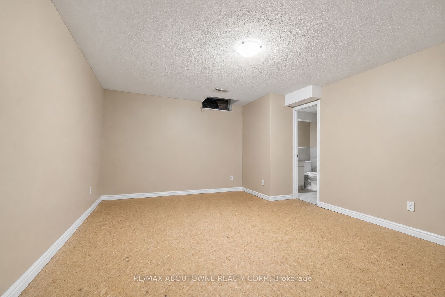 2285 Dunedin Road, Oakville ‣ W13755840 2285 Dunedin Road, Oakville ‣ W13755840