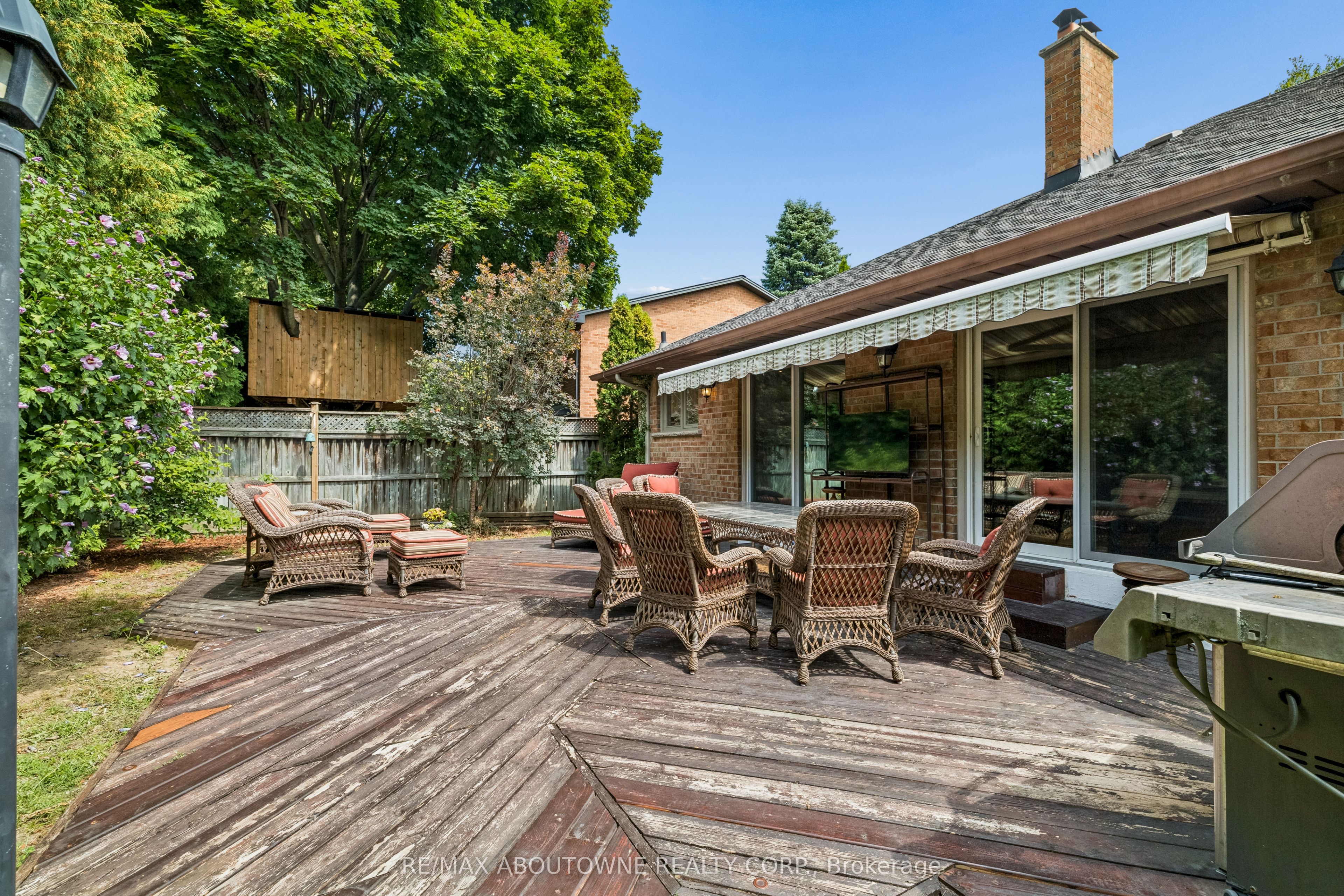 2285 Dunedin Road, Oakville ‣ W13755840 2285 Dunedin Road, Oakville ‣ W13755840
