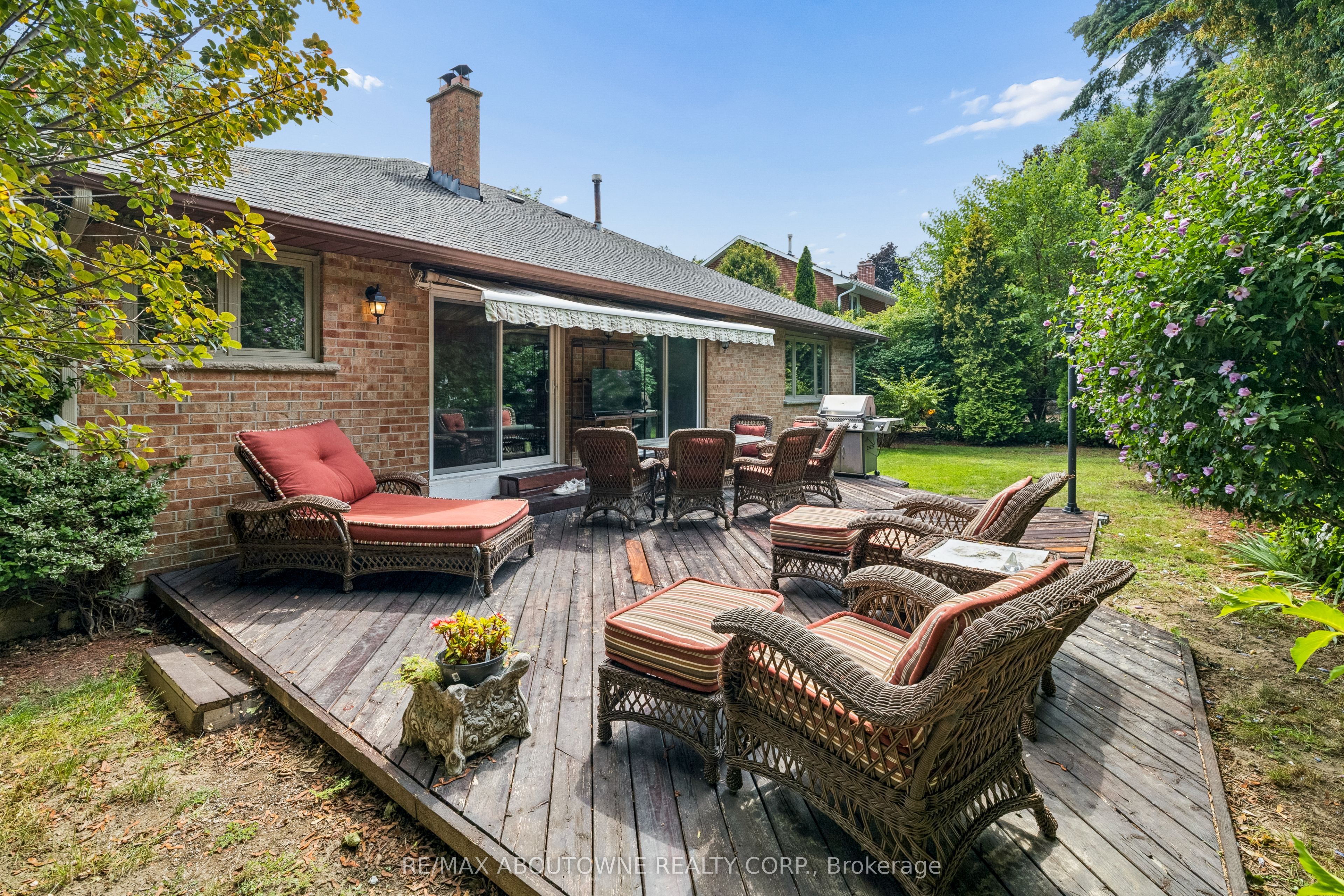 2285 Dunedin Road, Oakville ‣ W13755840 2285 Dunedin Road, Oakville ‣ W13755840