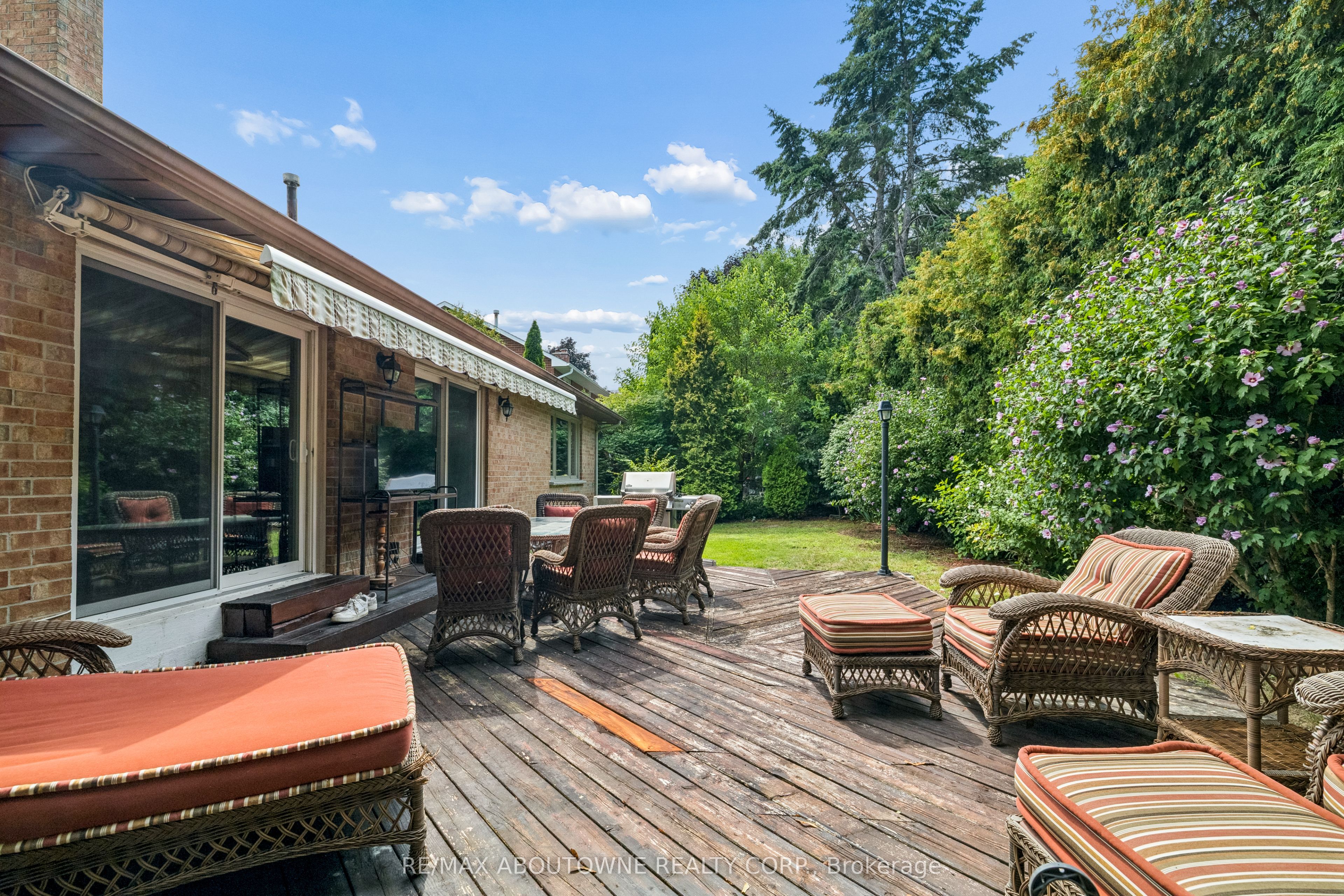 2285 Dunedin Road, Oakville ‣ W13755840 2285 Dunedin Road, Oakville ‣ W13755840