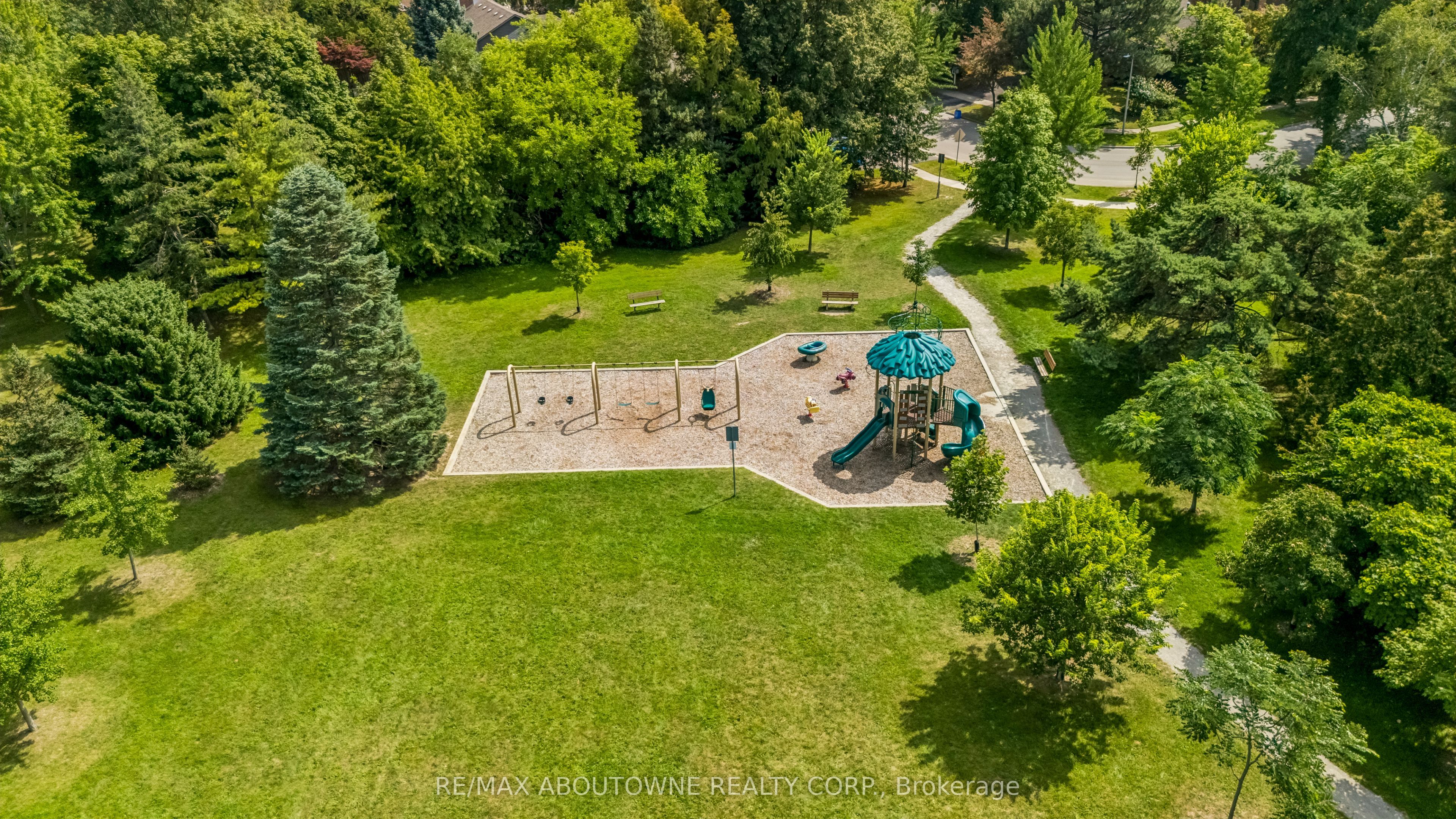 2285 Dunedin Road, Oakville ‣ W13755840 2285 Dunedin Road, Oakville ‣ W13755840