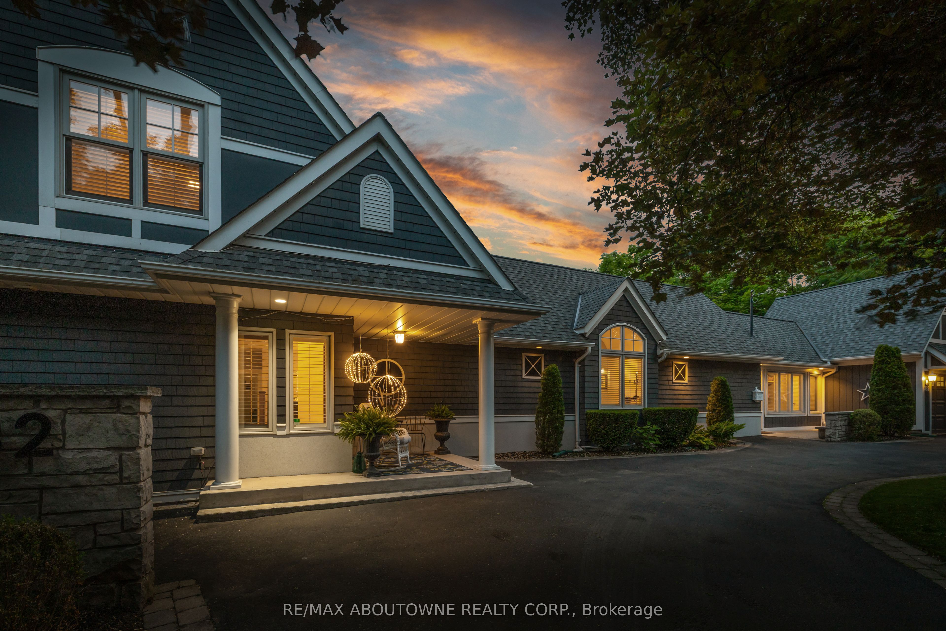382 Trafalgar Road, Oakville ‣ W13763614 382 Trafalgar Road, Oakville ‣ W13763614