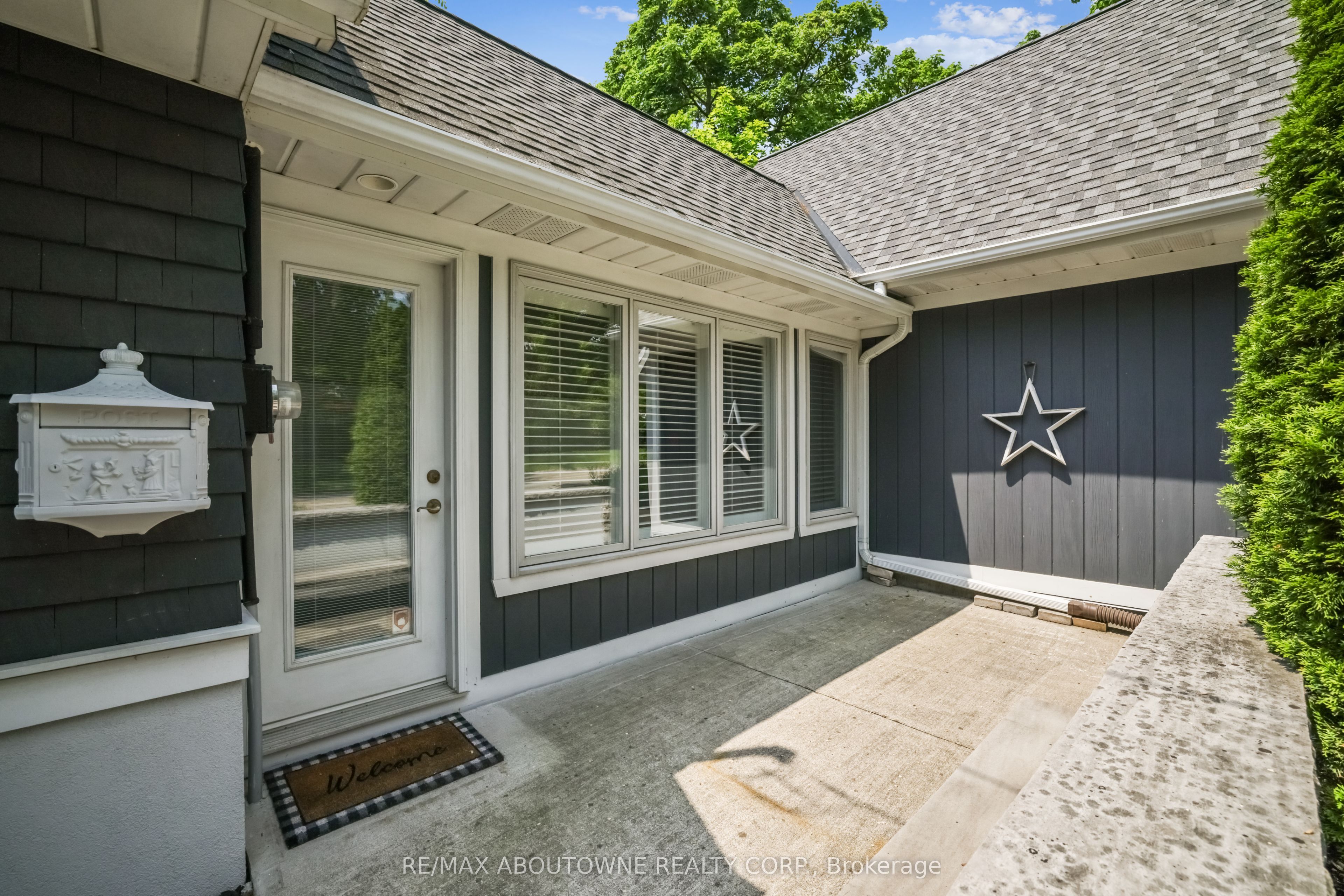 382 Trafalgar Road, Oakville ‣ W13763614 382 Trafalgar Road, Oakville ‣ W13763614