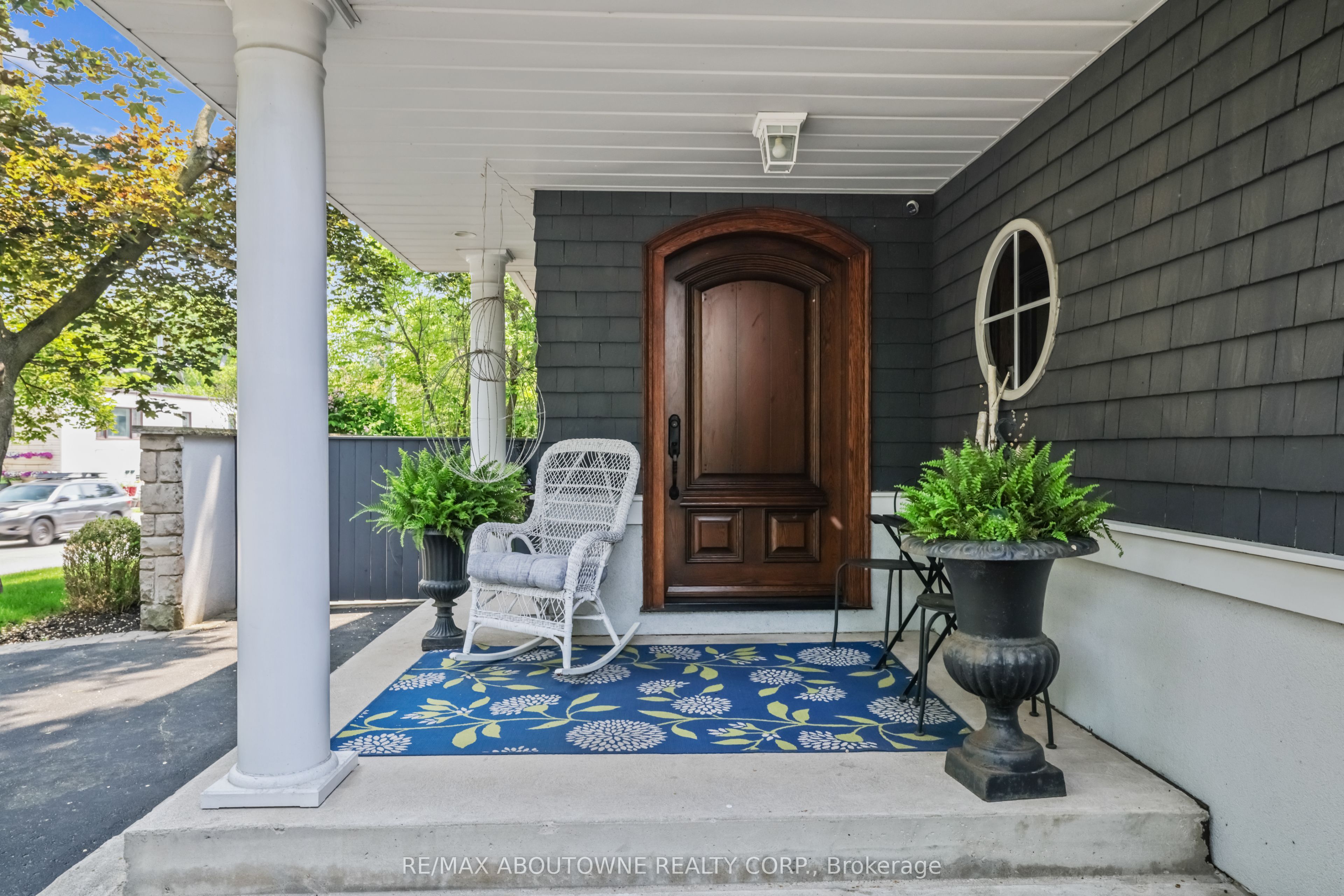 382 Trafalgar Road, Oakville ‣ W13763614 382 Trafalgar Road, Oakville ‣ W13763614