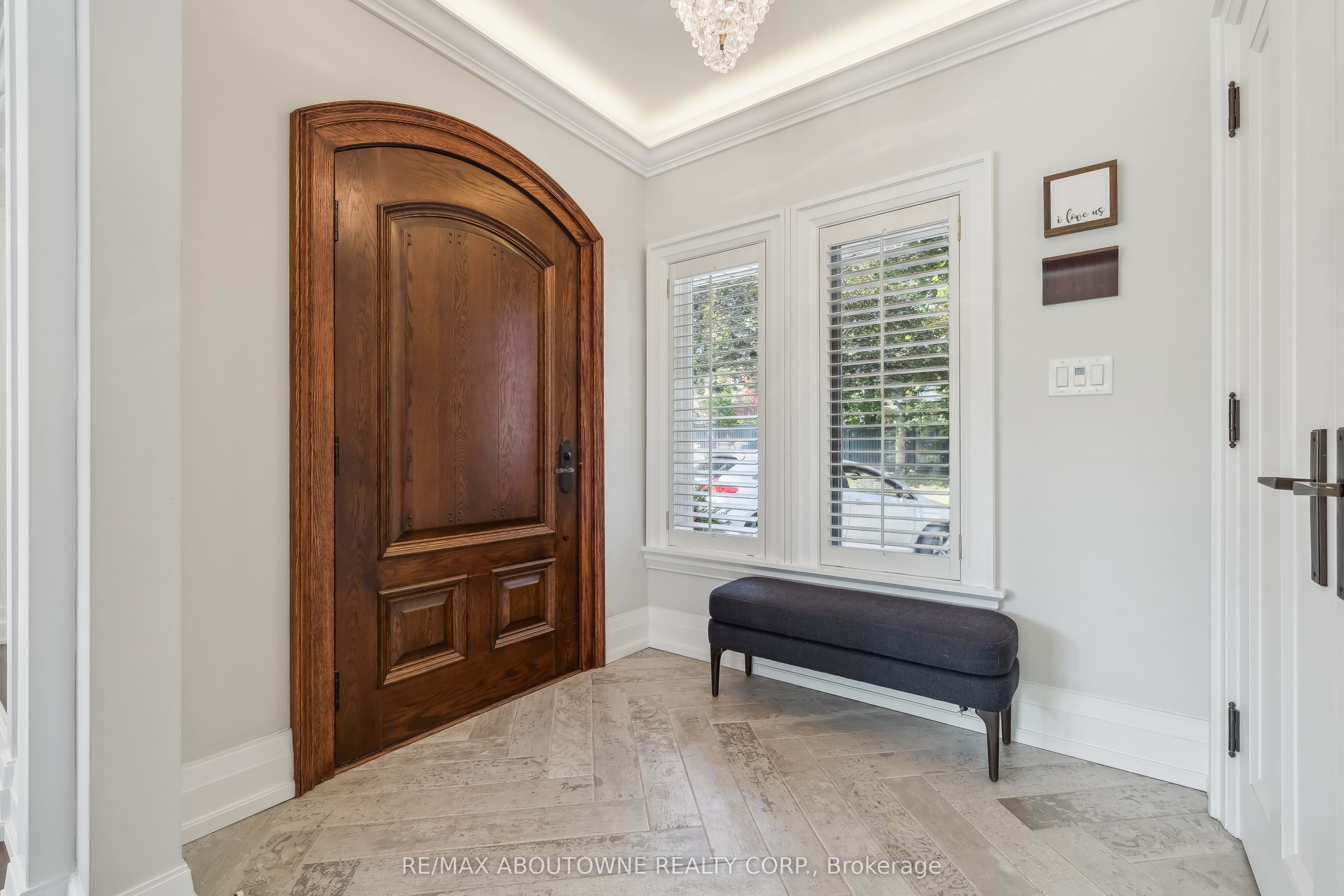 382 Trafalgar Road, Oakville ‣ W13763614 382 Trafalgar Road, Oakville ‣ W13763614