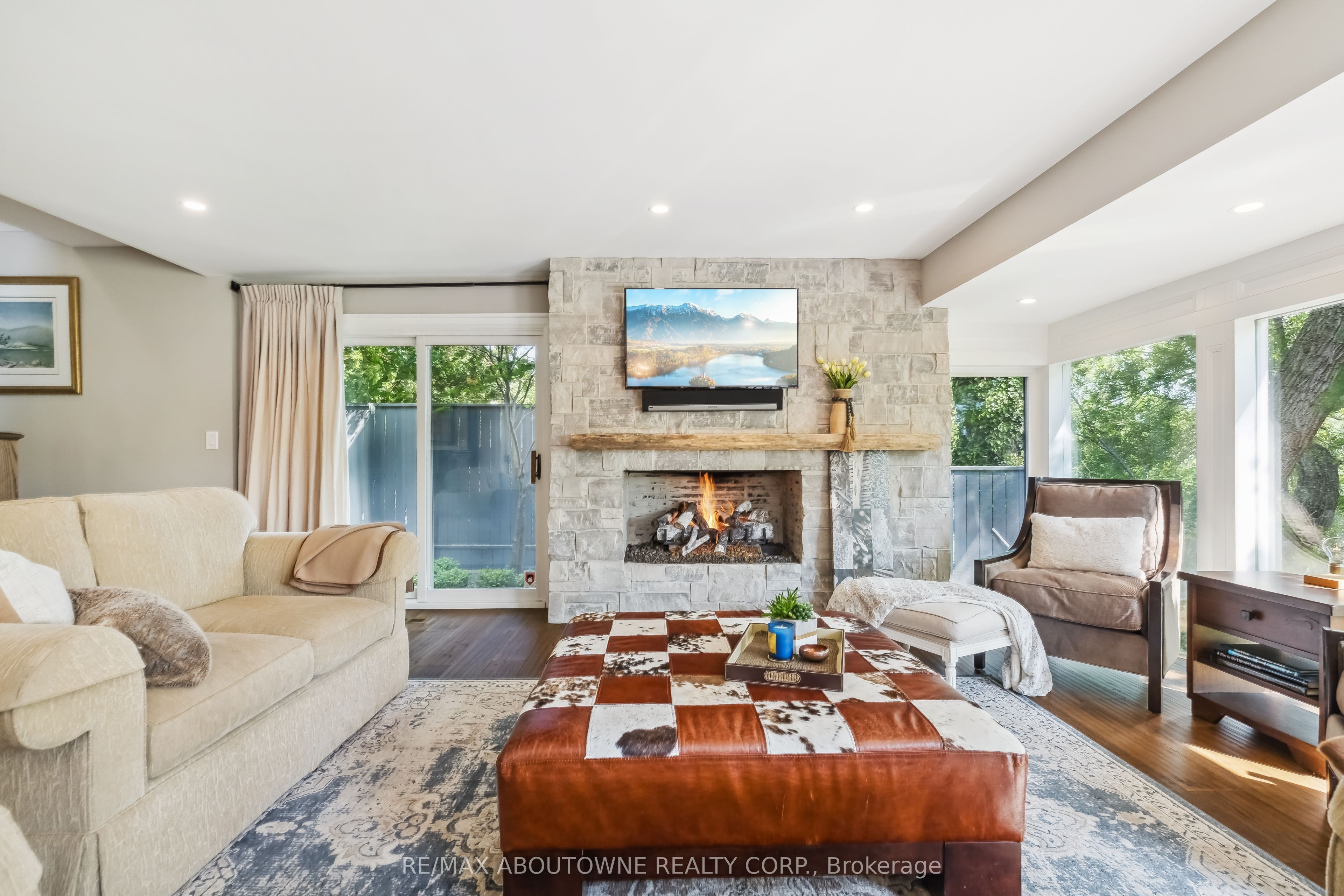 382 Trafalgar Road, Oakville ‣ W13763614 382 Trafalgar Road, Oakville ‣ W13763614