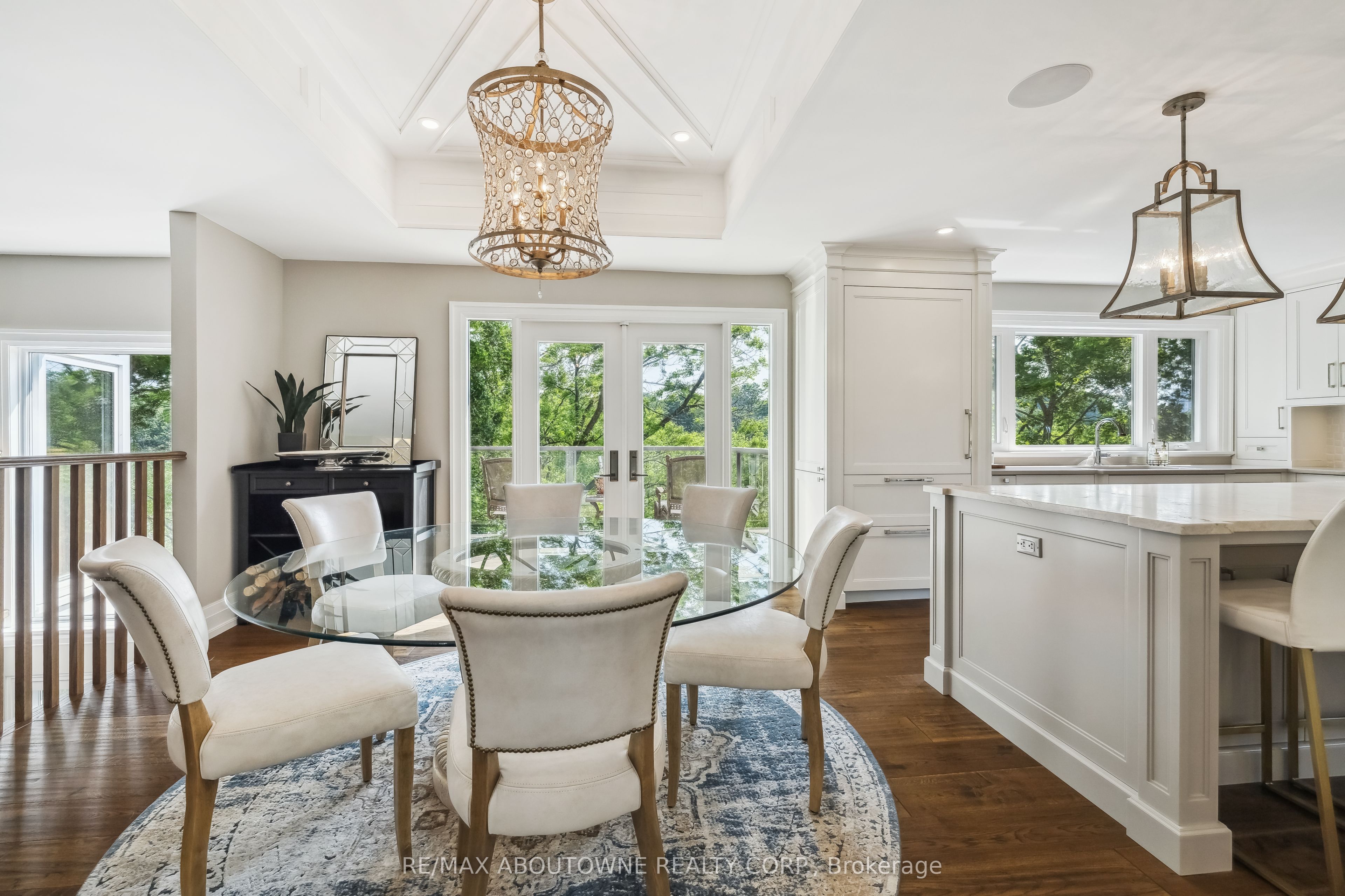382 Trafalgar Road, Oakville ‣ W13763614 382 Trafalgar Road, Oakville ‣ W13763614