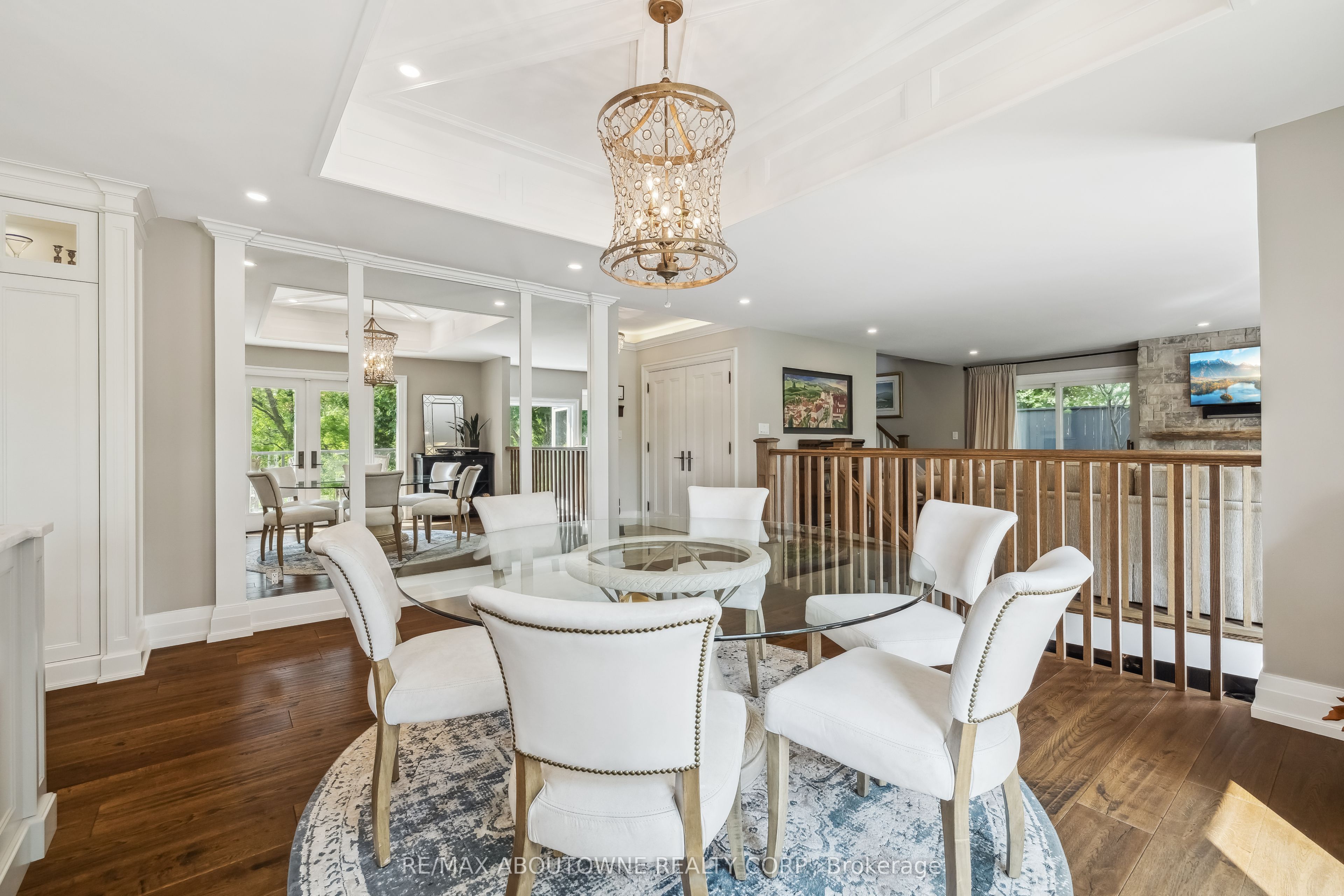 382 Trafalgar Road, Oakville ‣ W13763614 382 Trafalgar Road, Oakville ‣ W13763614