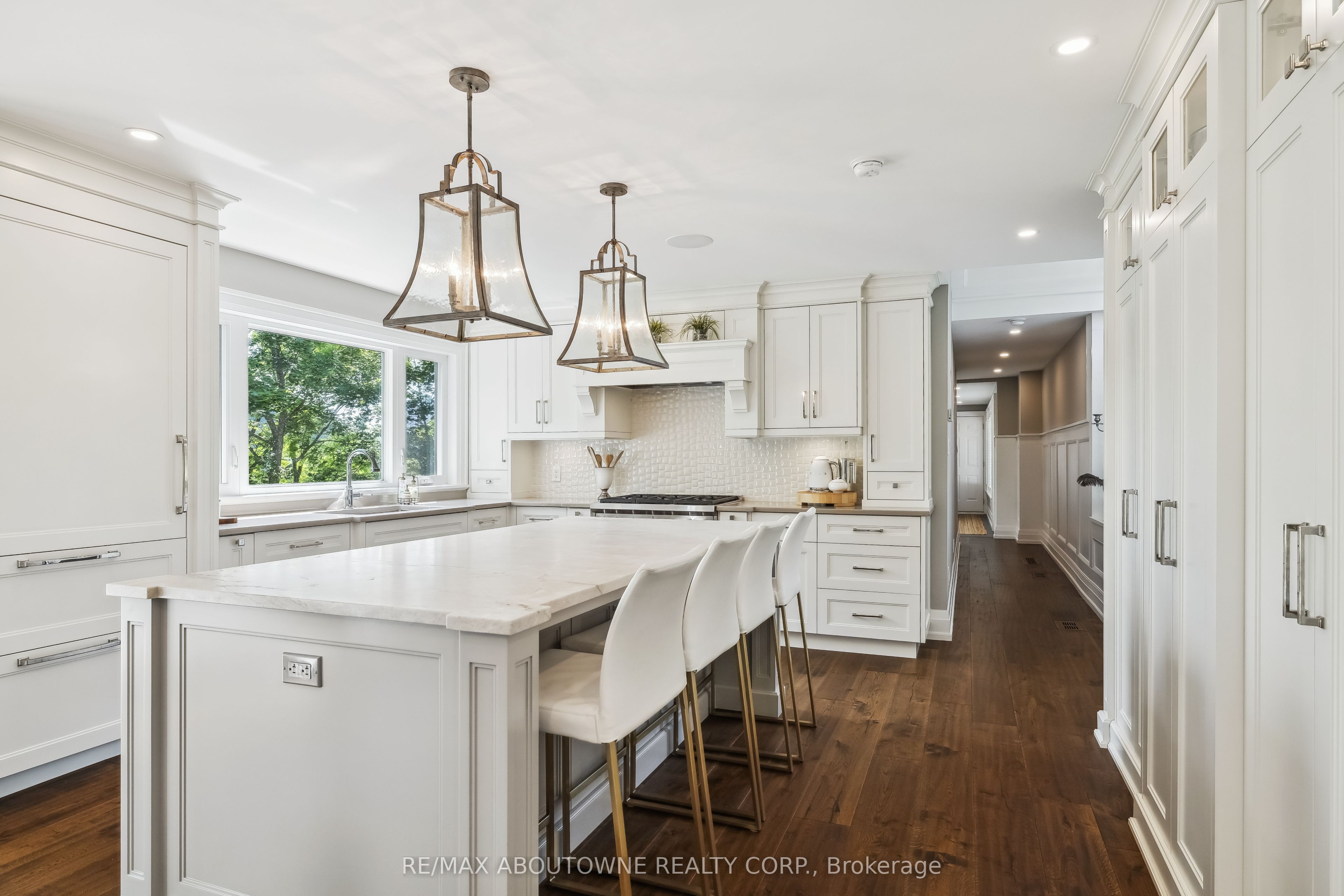 382 Trafalgar Road, Oakville ‣ W13763614 382 Trafalgar Road, Oakville ‣ W13763614