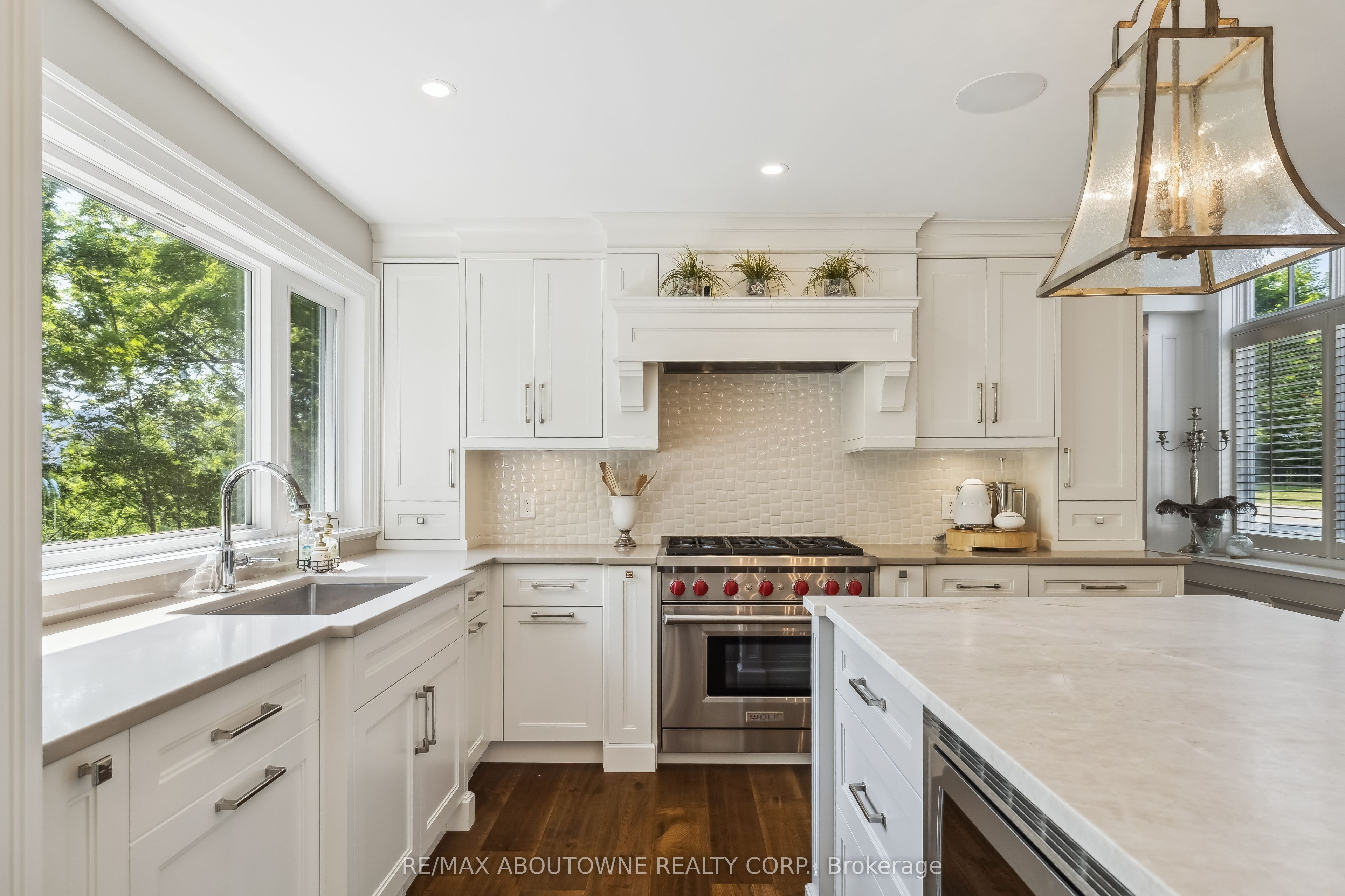 382 Trafalgar Road, Oakville ‣ W13763614 382 Trafalgar Road, Oakville ‣ W13763614