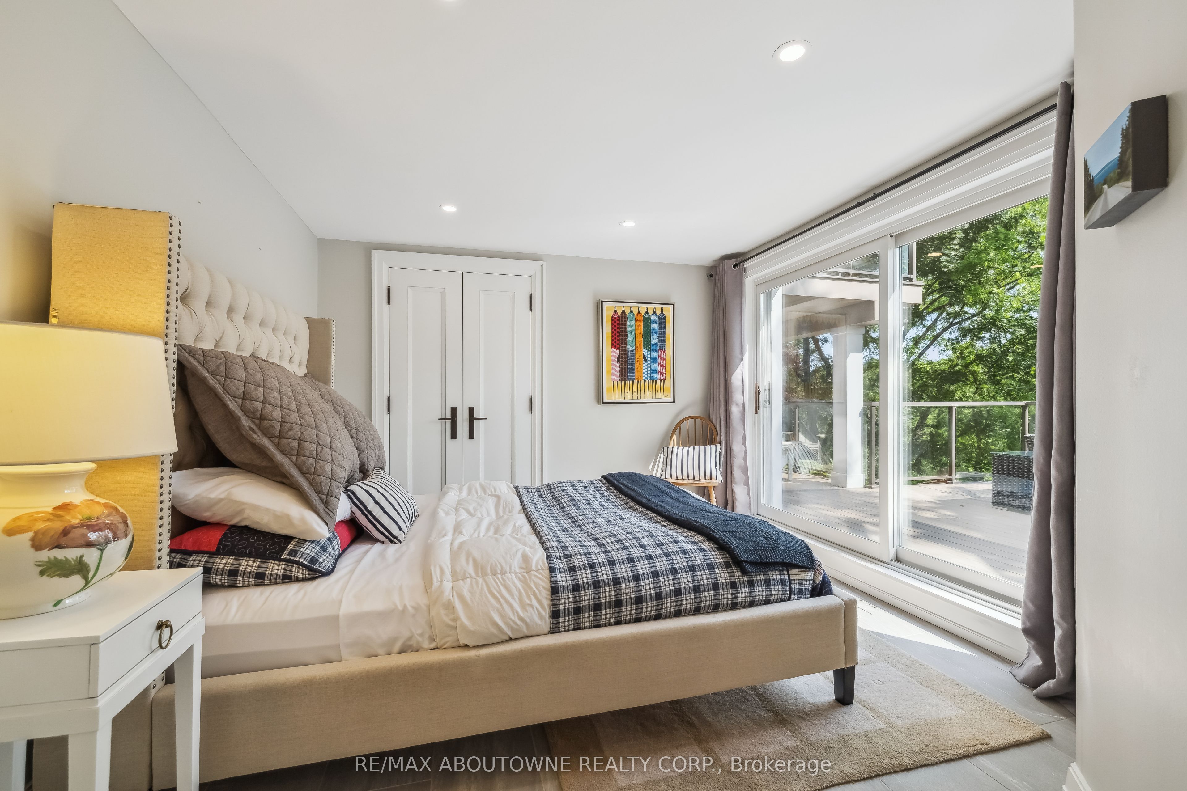 382 Trafalgar Road, Oakville ‣ W13763614 382 Trafalgar Road, Oakville ‣ W13763614