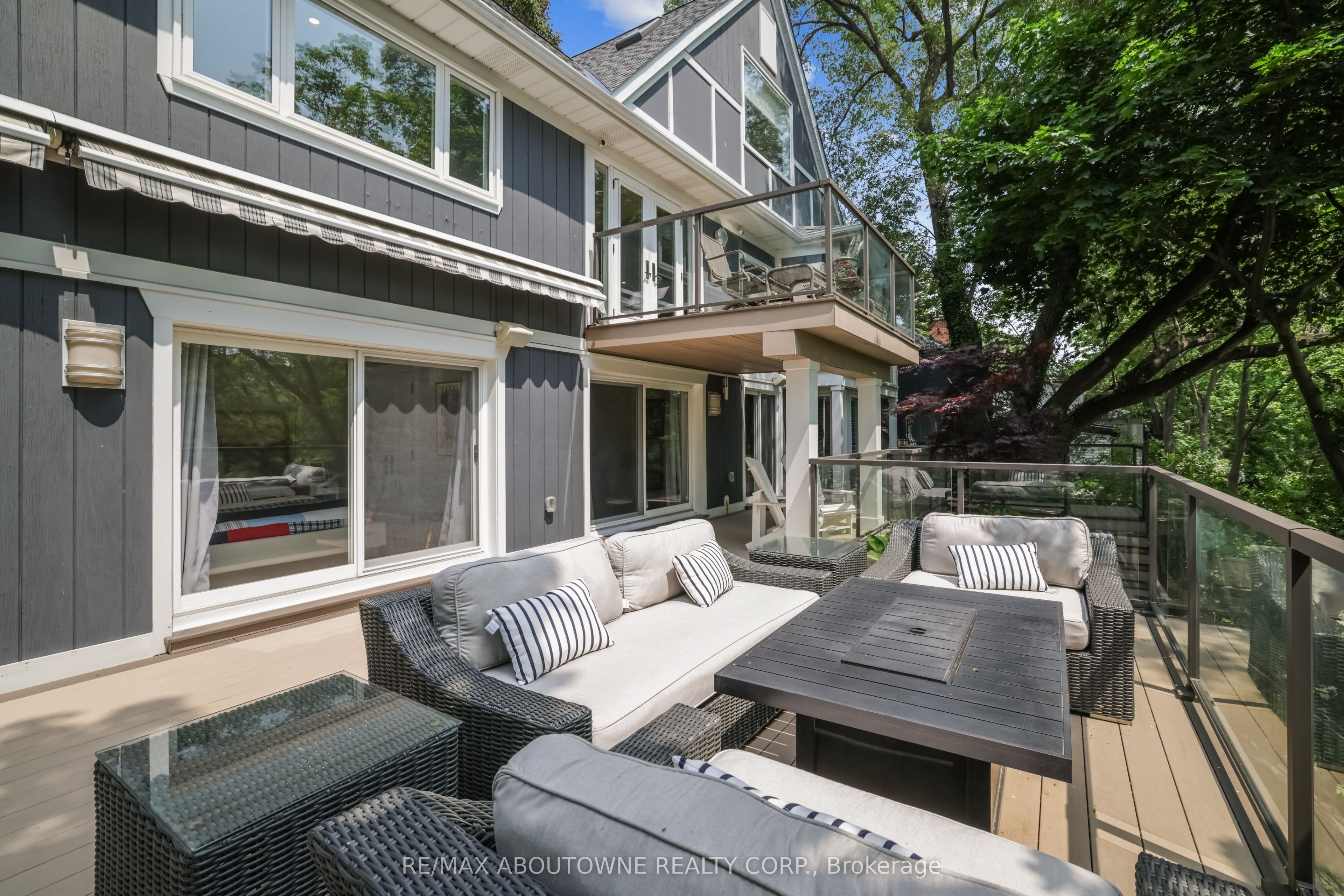 382 Trafalgar Road, Oakville ‣ W13763614 382 Trafalgar Road, Oakville ‣ W13763614