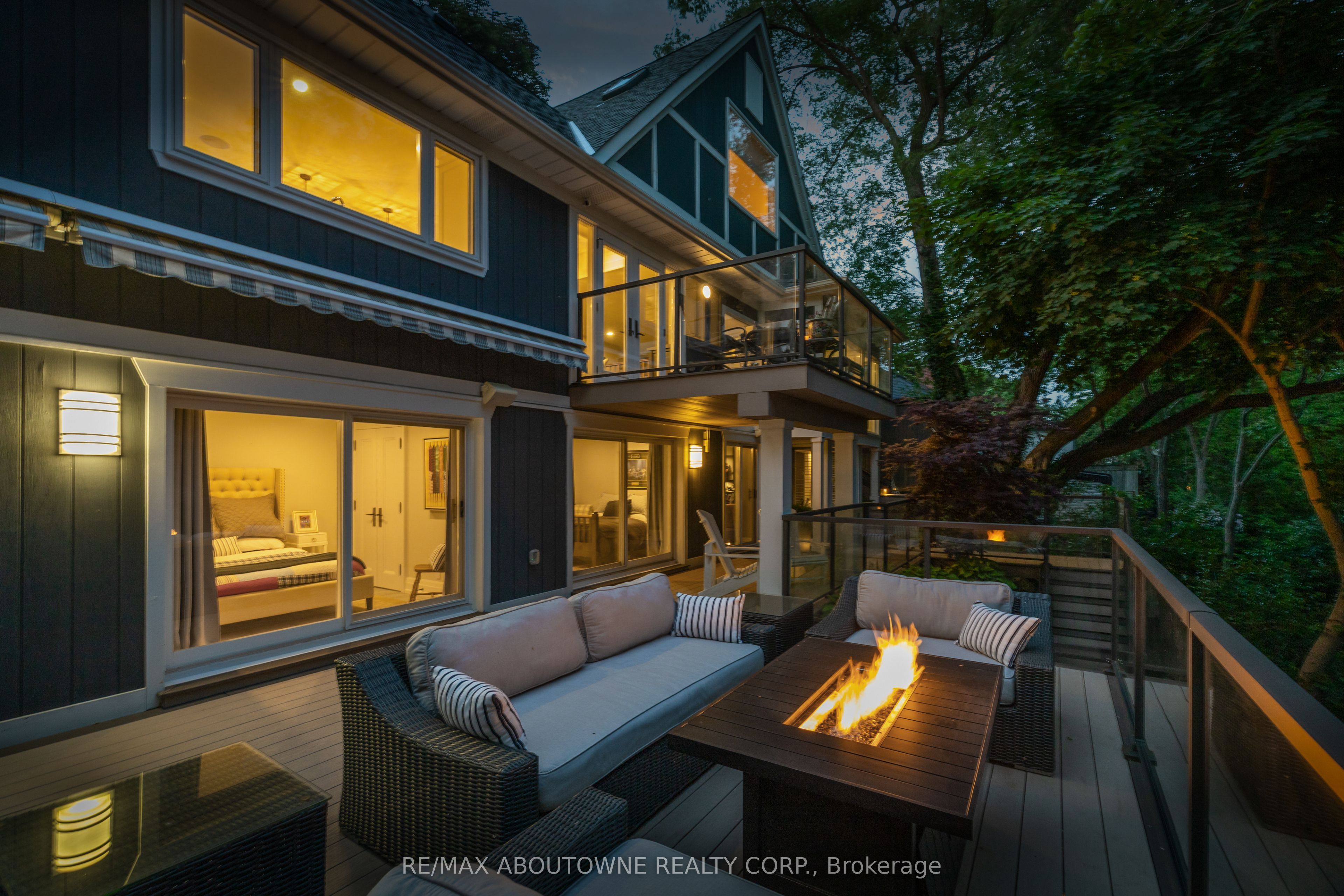 382 Trafalgar Road, Oakville ‣ W13763614 382 Trafalgar Road, Oakville ‣ W13763614